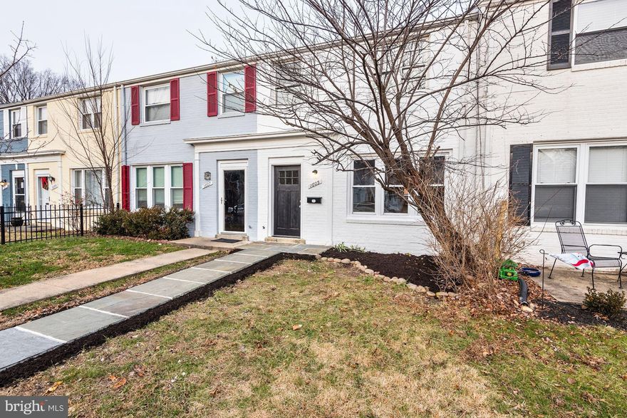 NO HOA!!!!!!    Luxury, Convenience, Style!  Stunning three bedroom, one bathroom townhouse, right in the heart of it all!   Practically Brand New with OPEN open kitchen, Granite, Stainless Steel.   Renovated Bathroom NEW paint, Floors and so much more! Open concept.  Gourmet kitchen.   Natural light brightens every room.  Partially fenced backyard, perfect for entertaining or relaxing at home or parking!   Just Minutes to Shirlington Village, DC, Old Town, Del Ray, restaurants, shops, parks... everywhere you want to be!