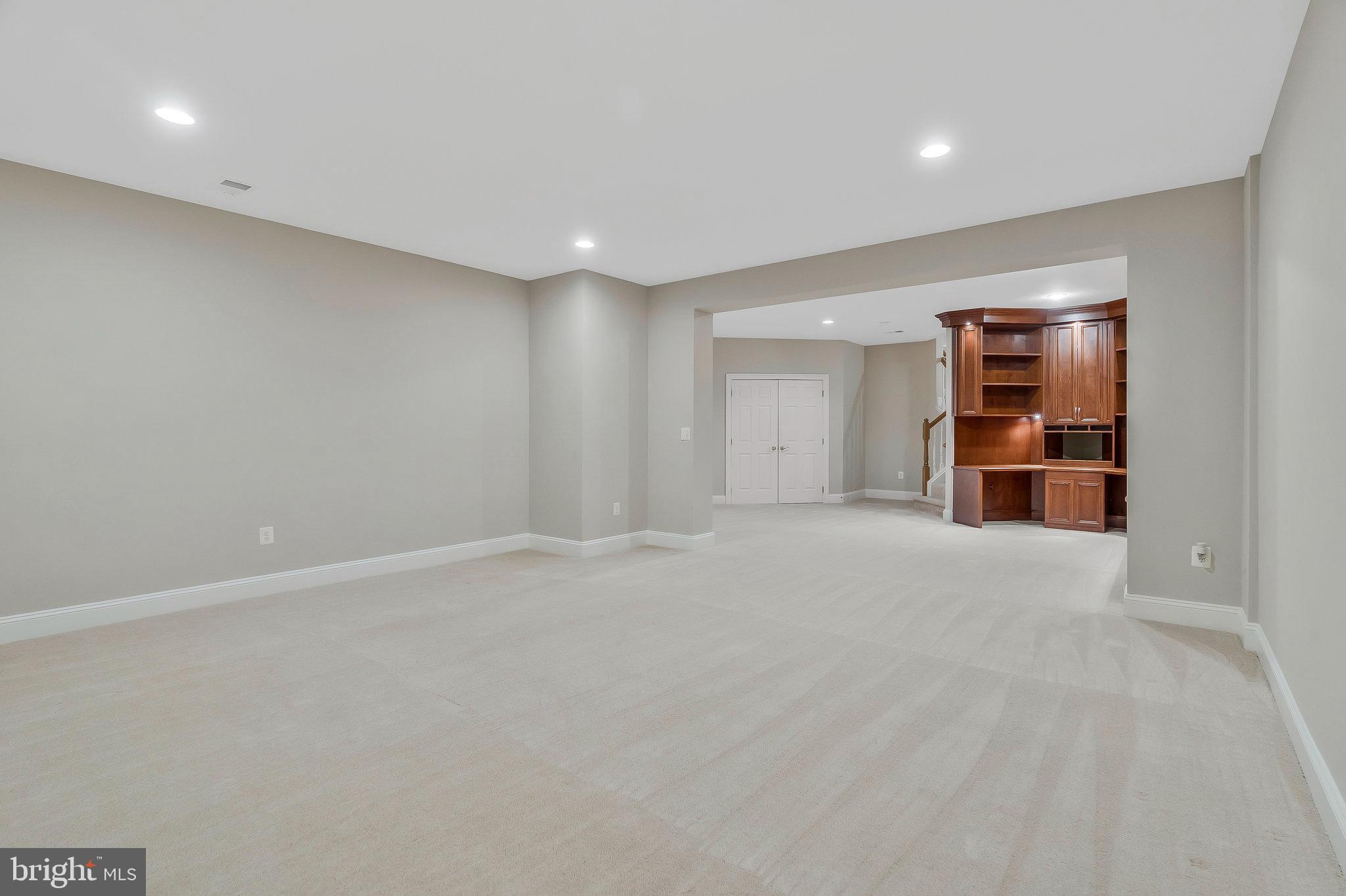 RIVER CREEK - Residential