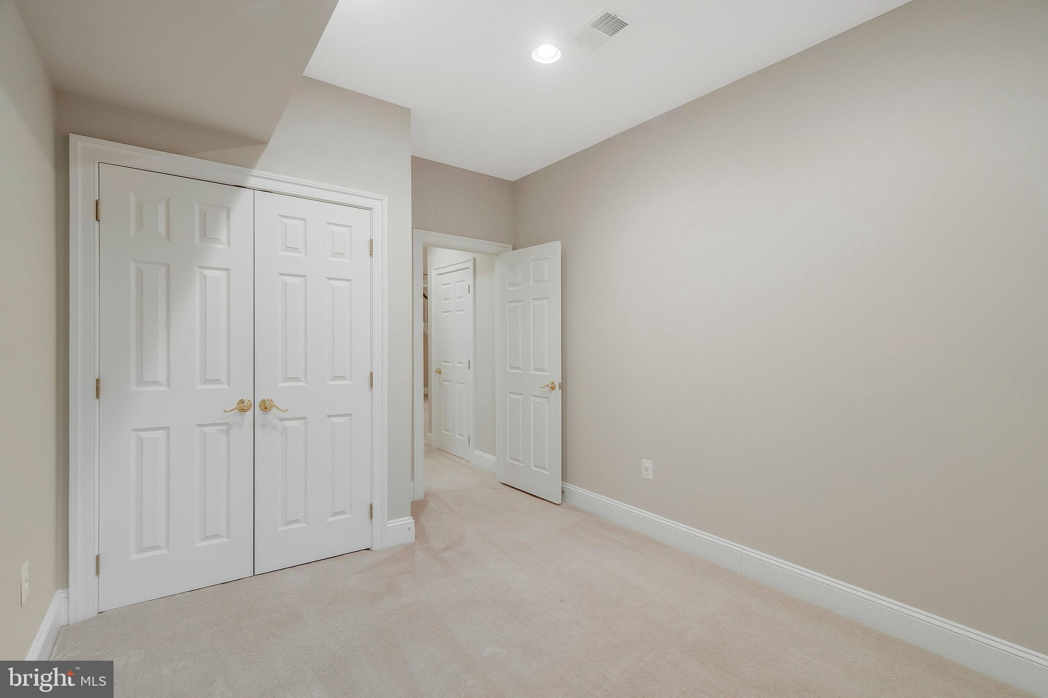 RIVER CREEK - Residential