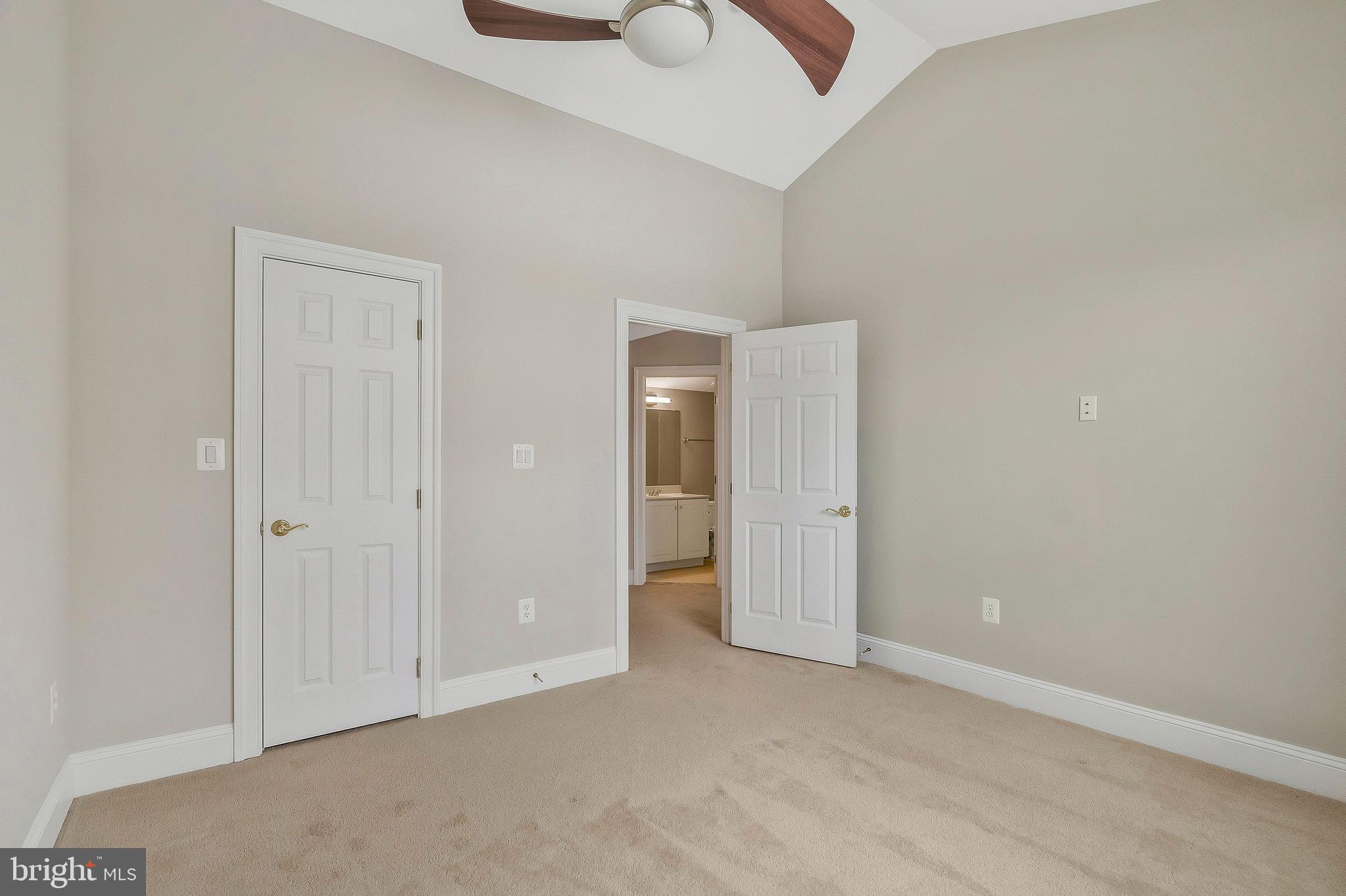 RIVER CREEK - Residential