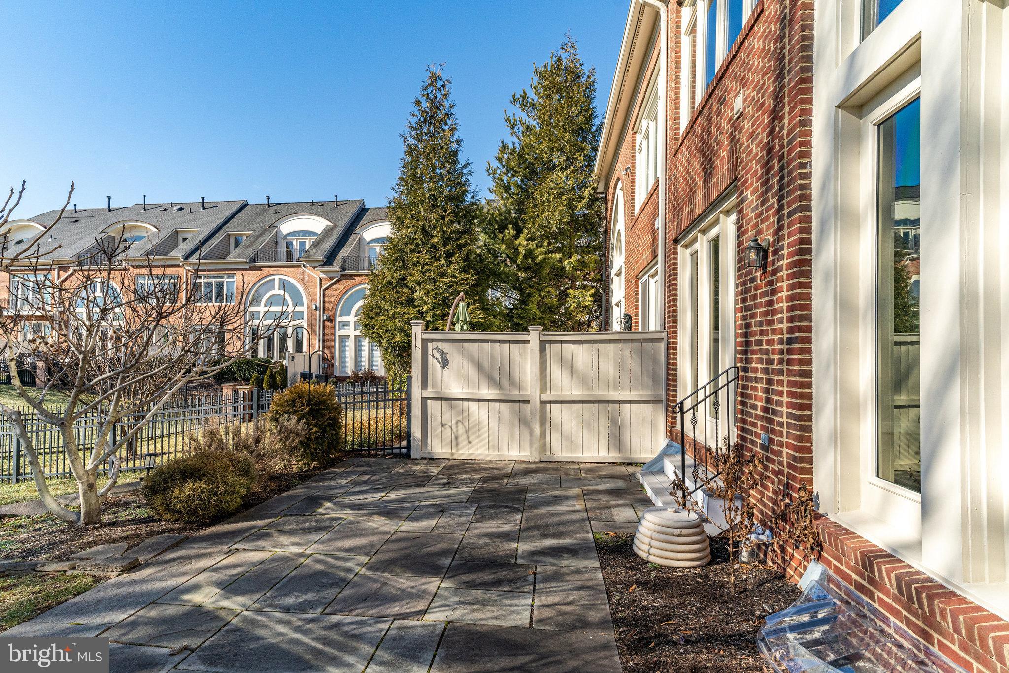 RIVER CREEK - Residential