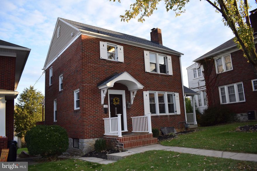 Beautiful home located on quiet street, only minutes away from parks, restaurants, schools and shopping. This gorgeous home also  features a large backyard with overlooking deck, fresh paint, new roof, and hardwood floors throughout!