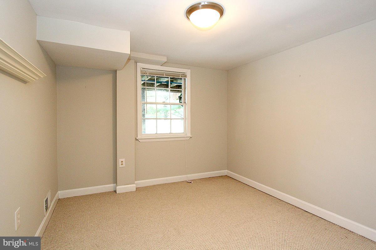 WILLERBURN ACRES - Residential Lease