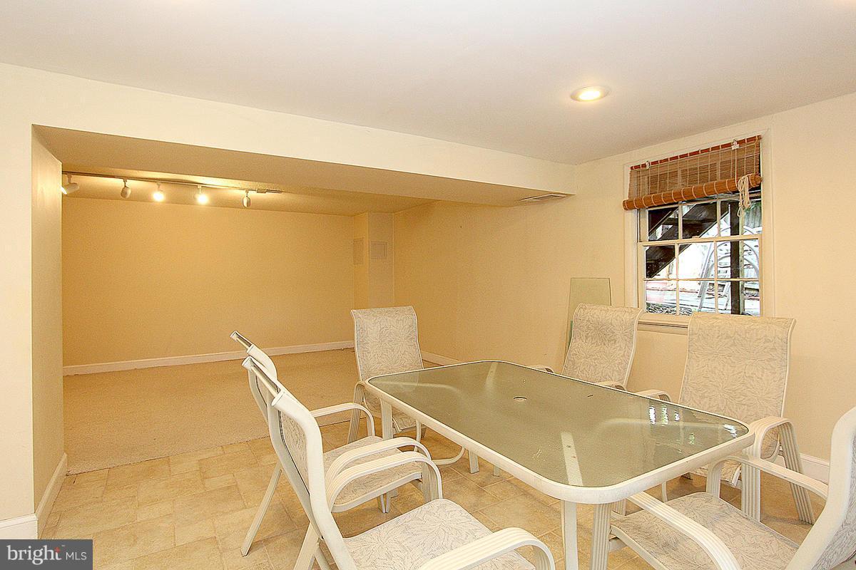 WILLERBURN ACRES - Residential Lease