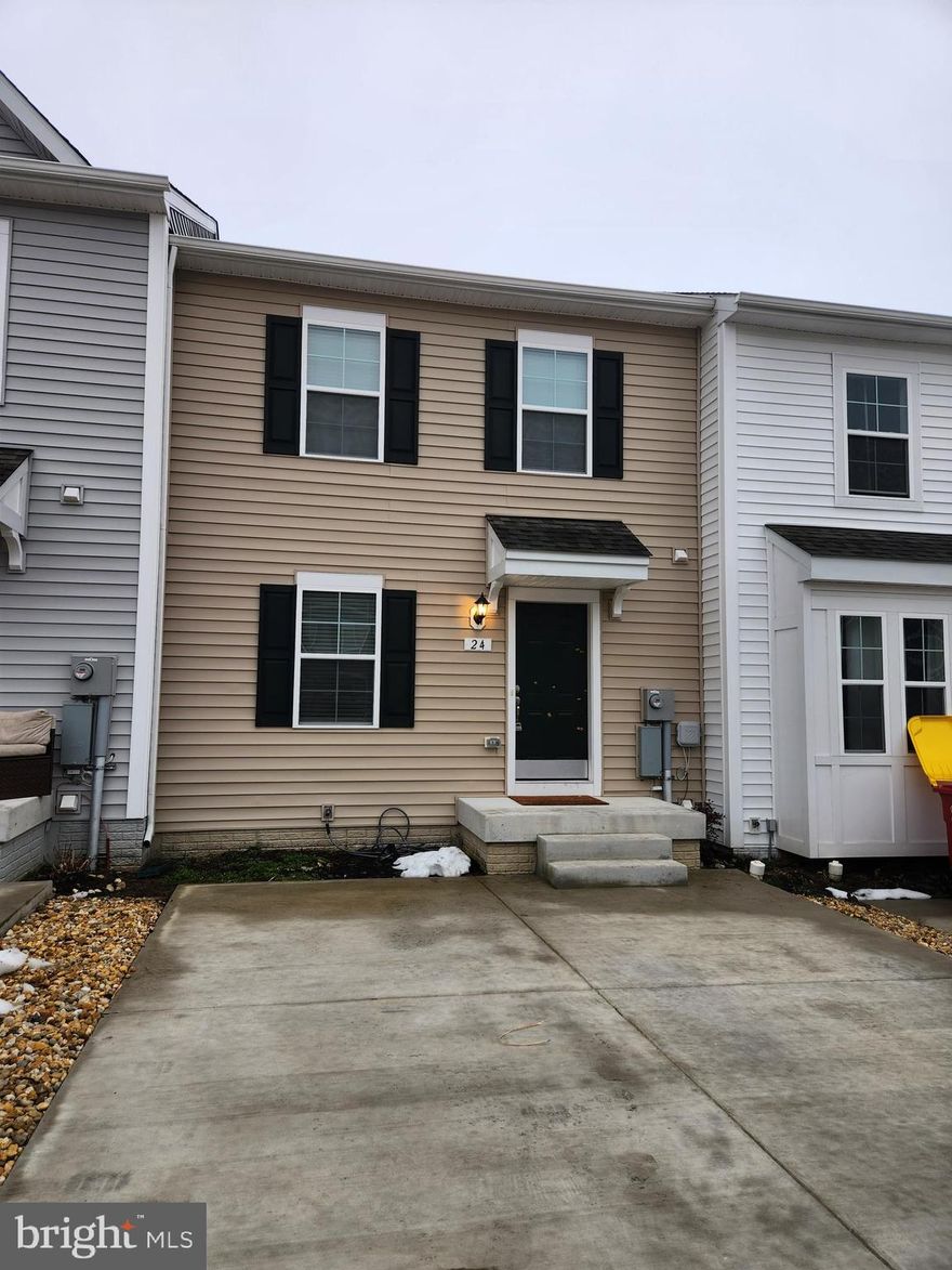 Nice townhouse in Charles Town features 3 bedrooms, 3 full bathrooms, 1 half bathroom, living room, kitchen, dining area, finished basement with 2 rooms, paved driveway and small back yard.
