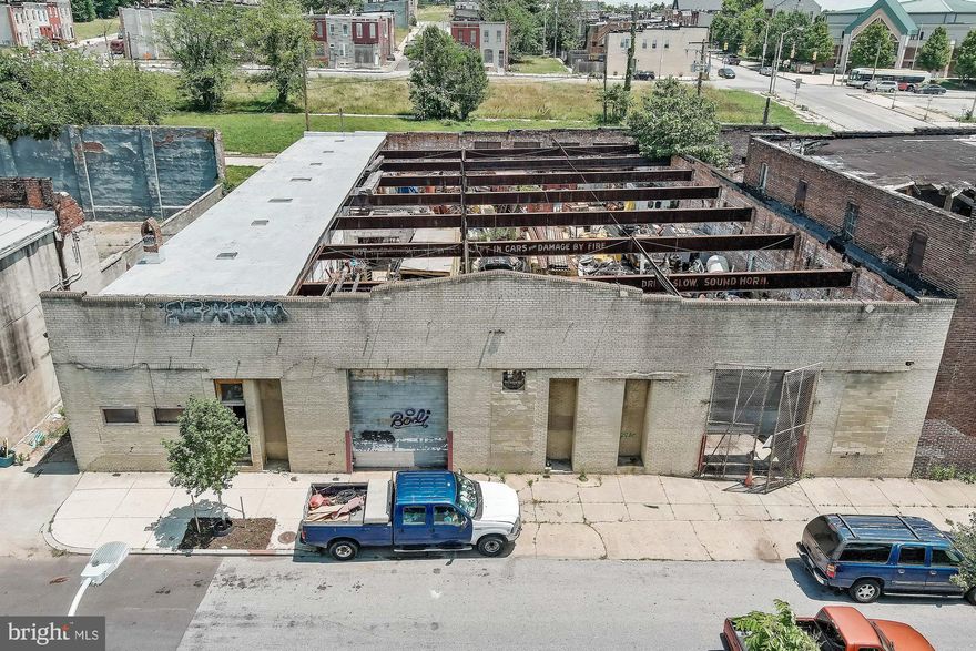 14,000 sqft of commercial / mixed use space. Two large drive in doors and newly framed out office space. Lots of opportunity. Zoned C-2 commercial use but also able to be used mixed use residential. Close access to 83 and 95. Get into and out of the city with ease!