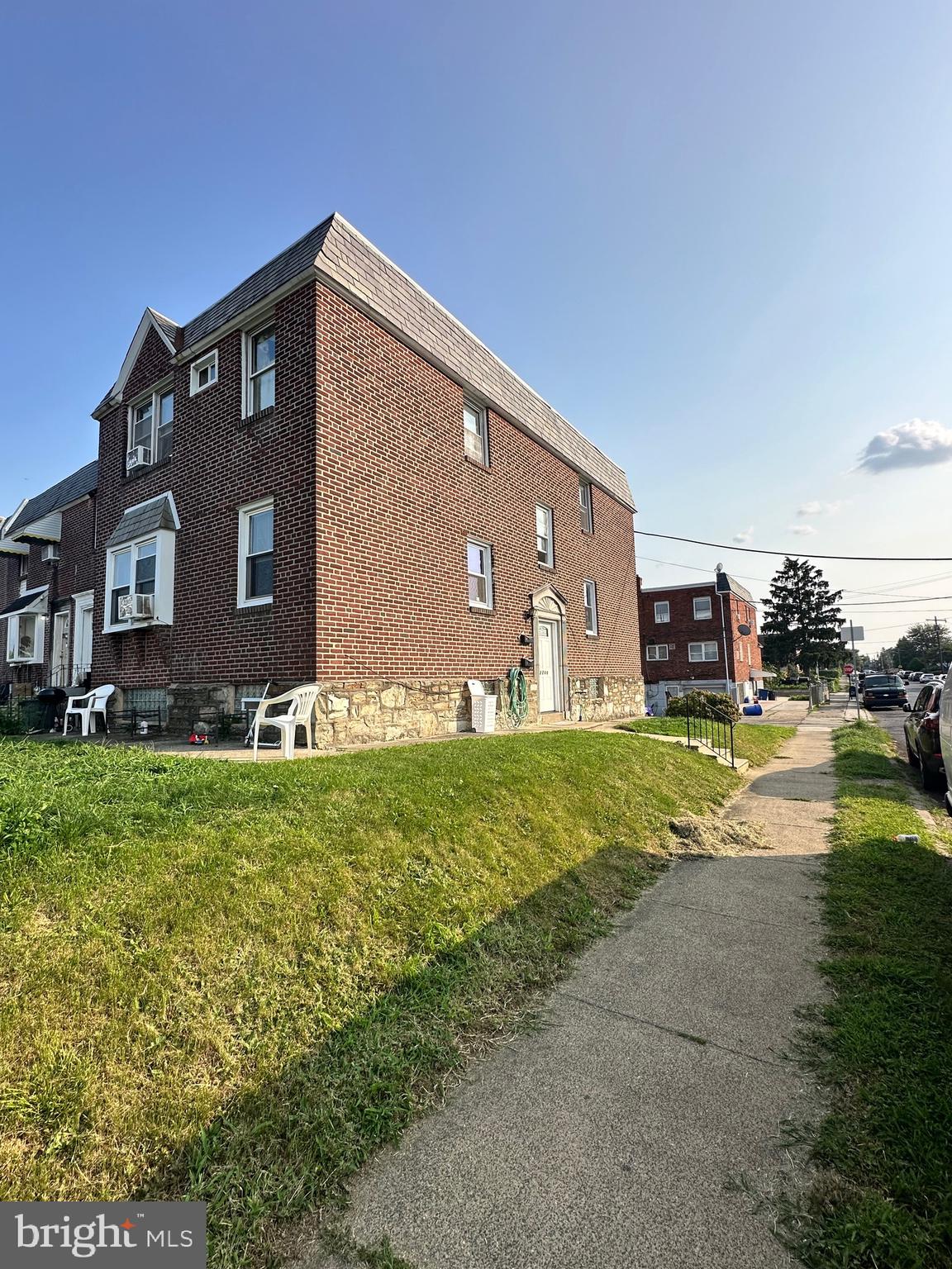 CASTOR GARDENS - Residential Income