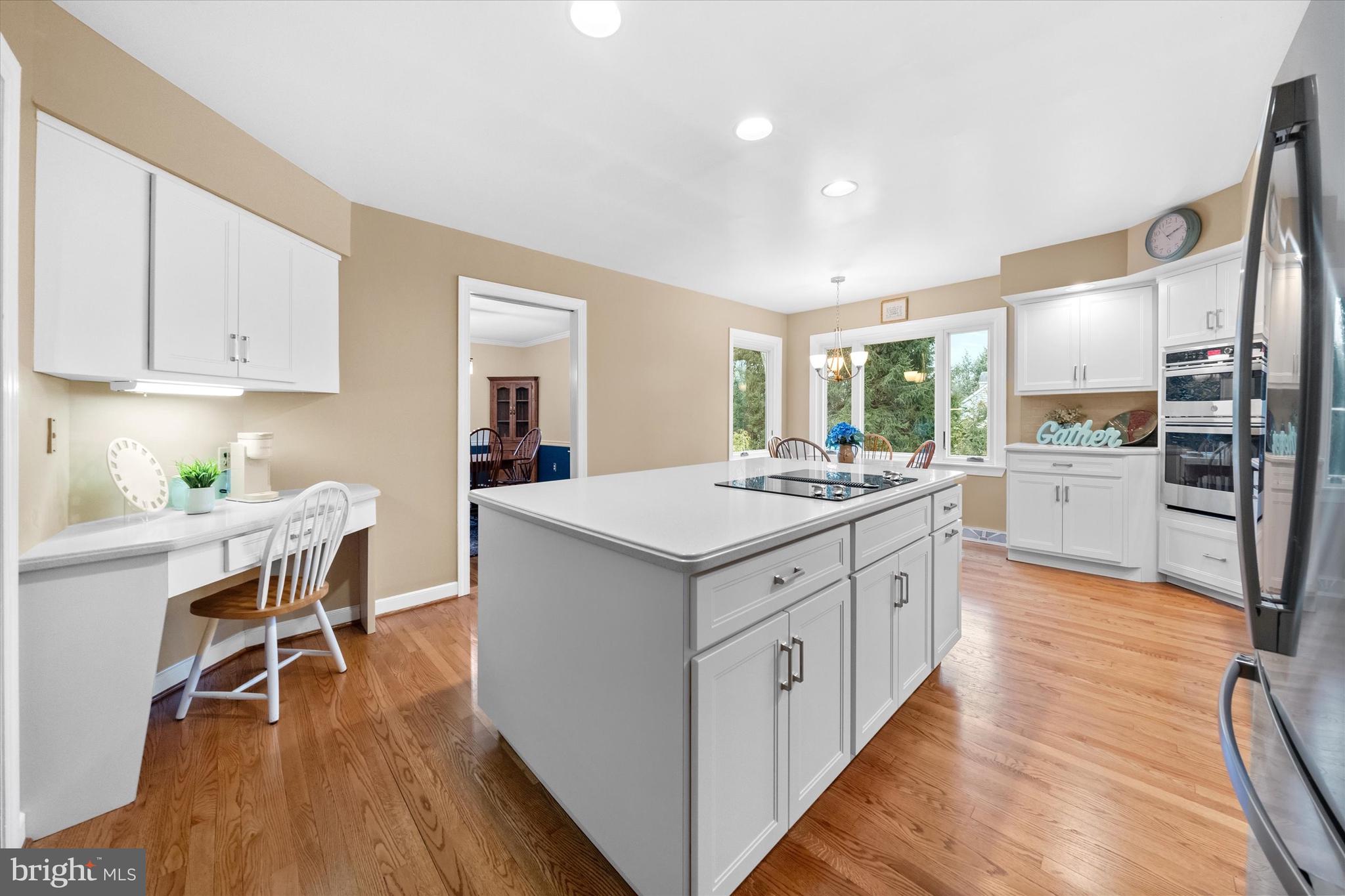 LARCHMONT - Residential