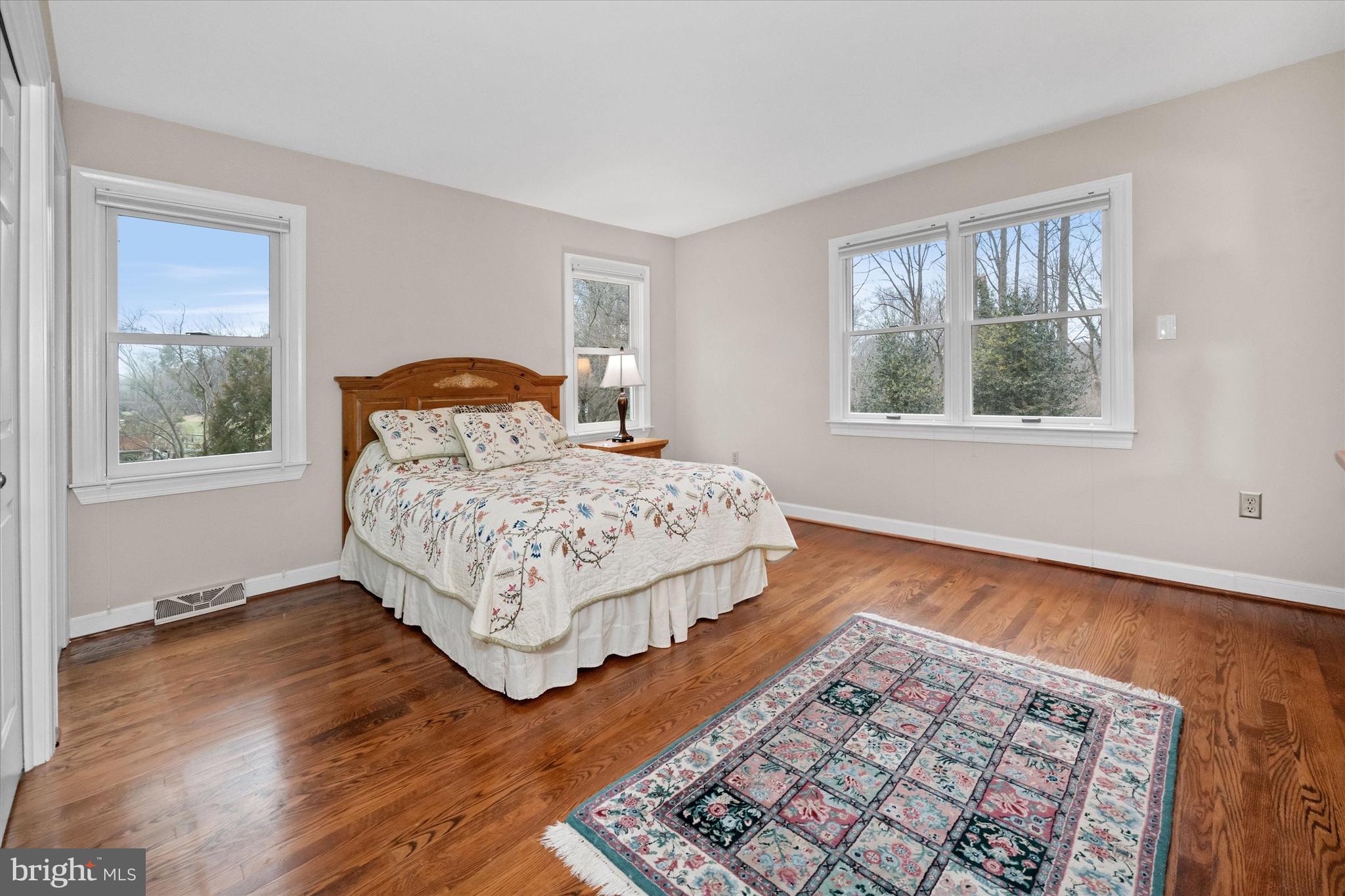 LARCHMONT - Residential