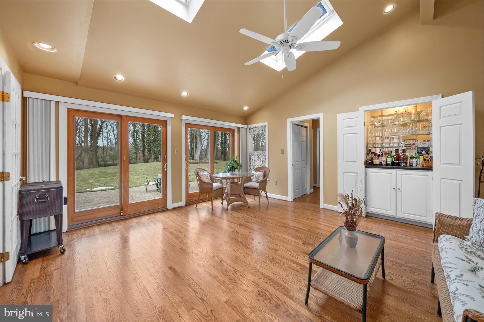 LARCHMONT - Residential