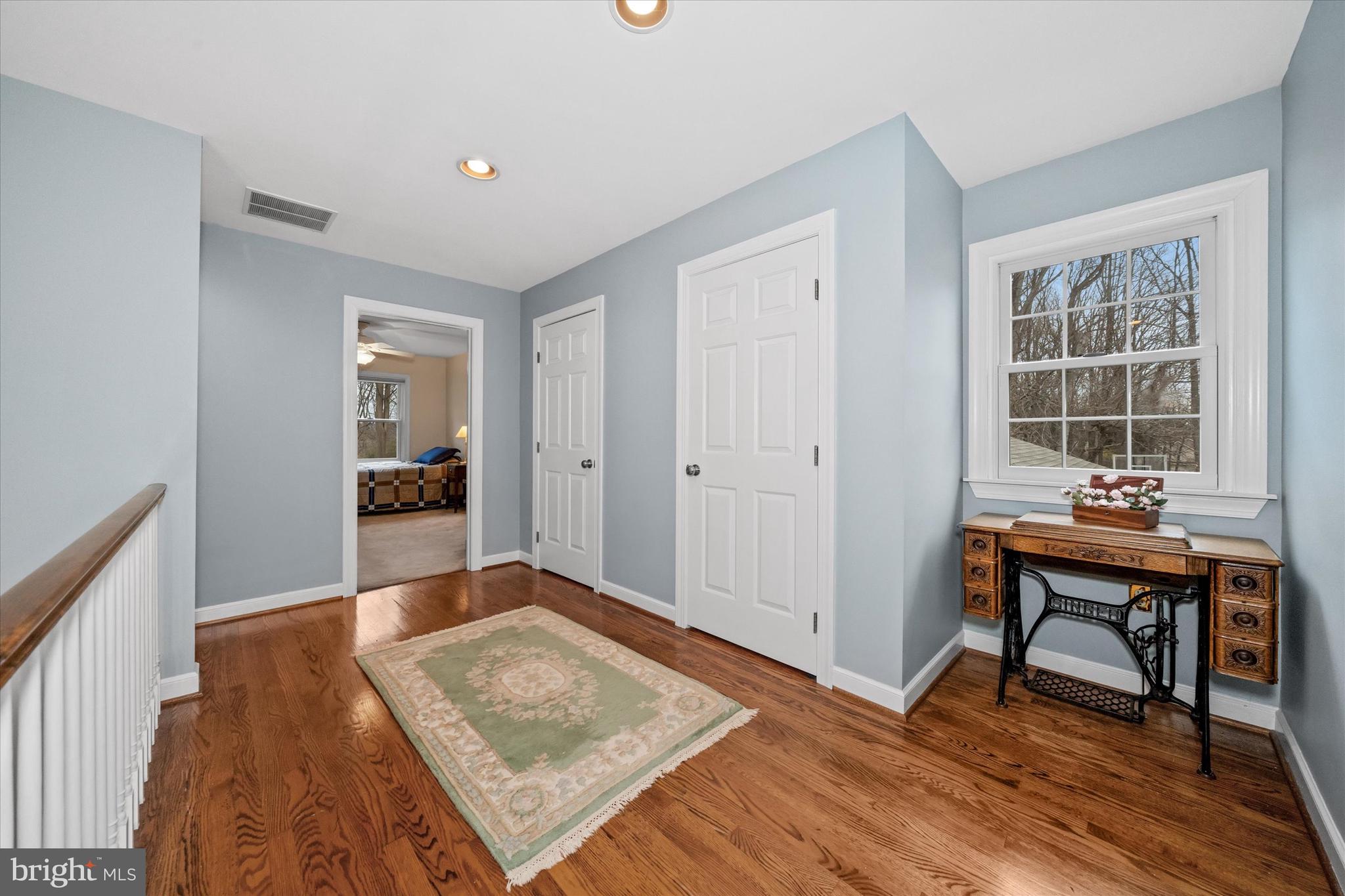 LARCHMONT - Residential