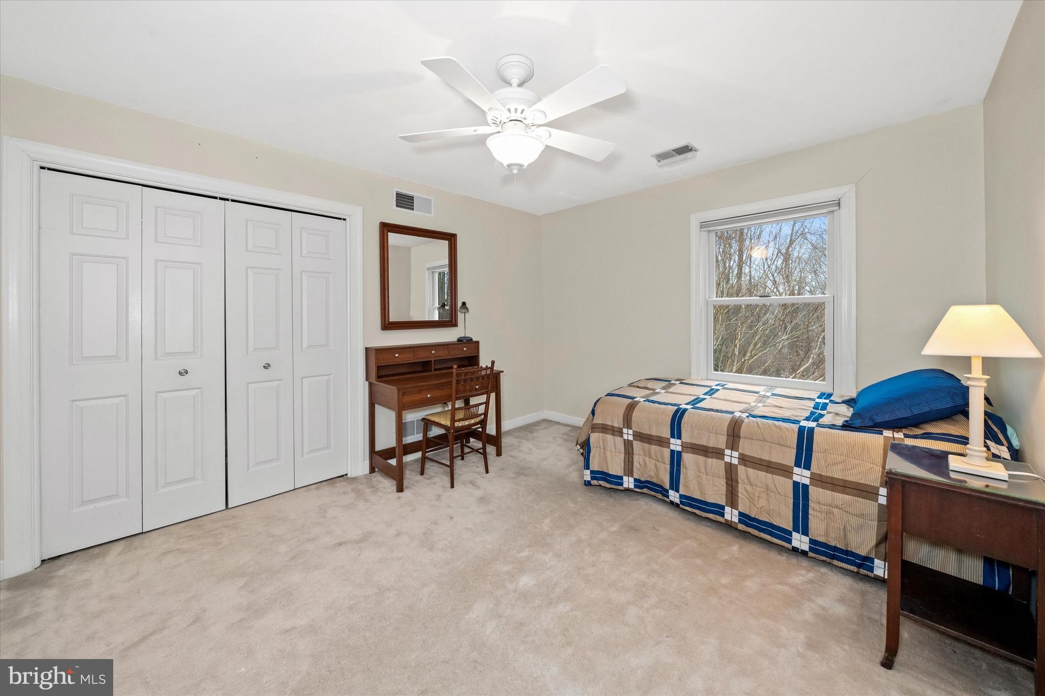 LARCHMONT - Residential