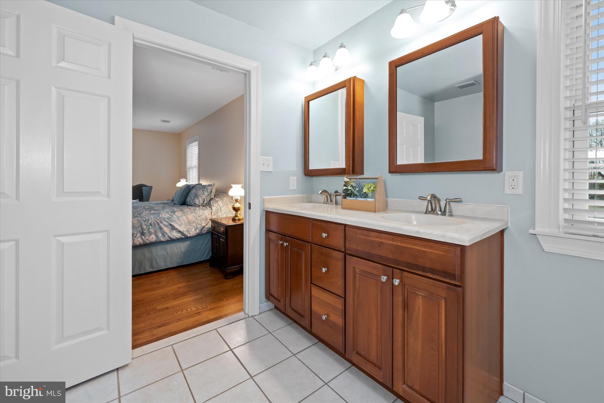 LARCHMONT - Residential