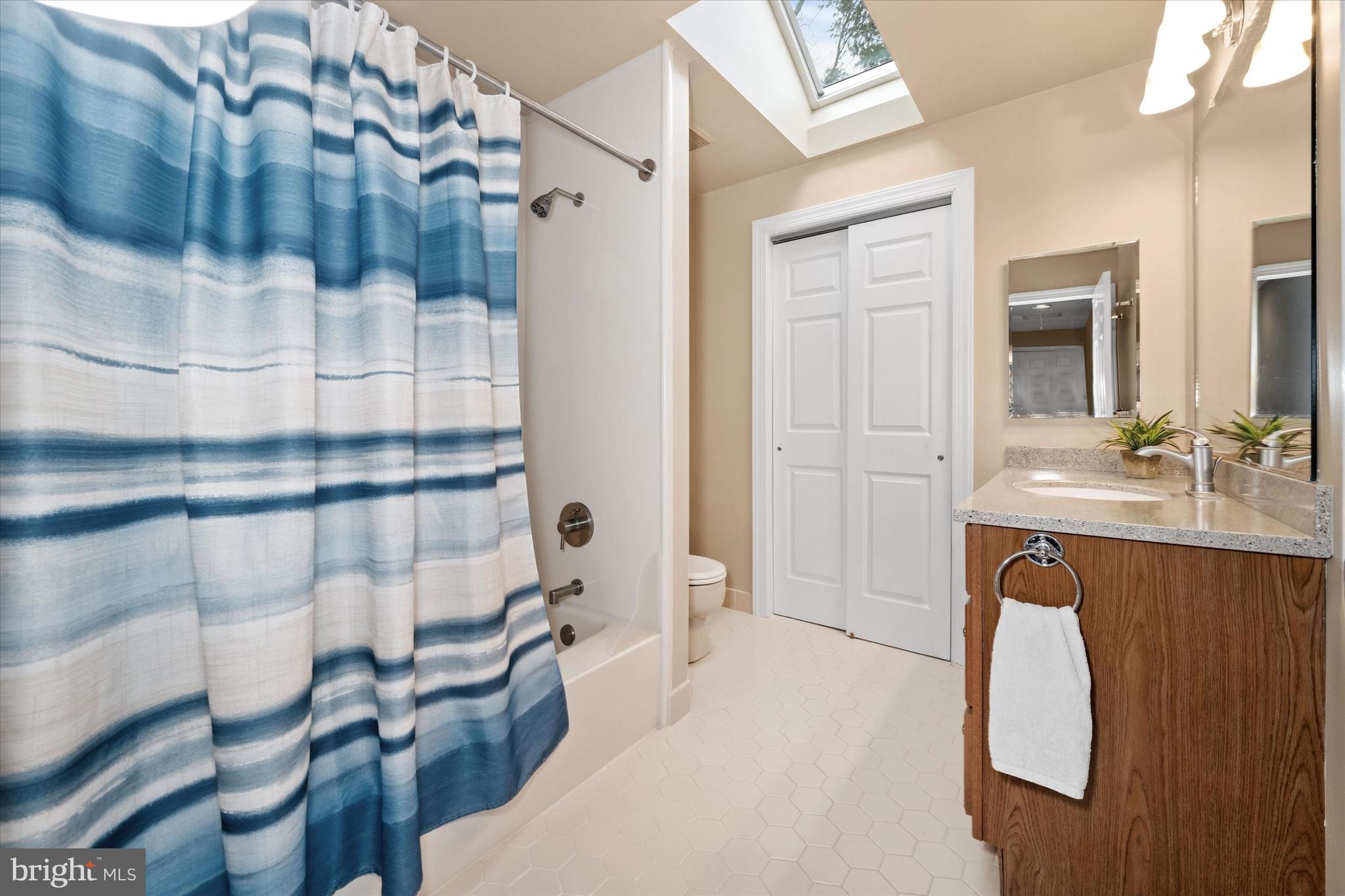 LARCHMONT - Residential