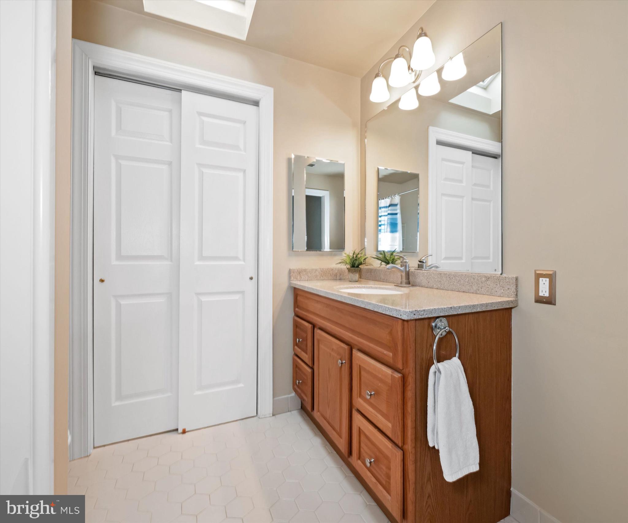 LARCHMONT - Residential