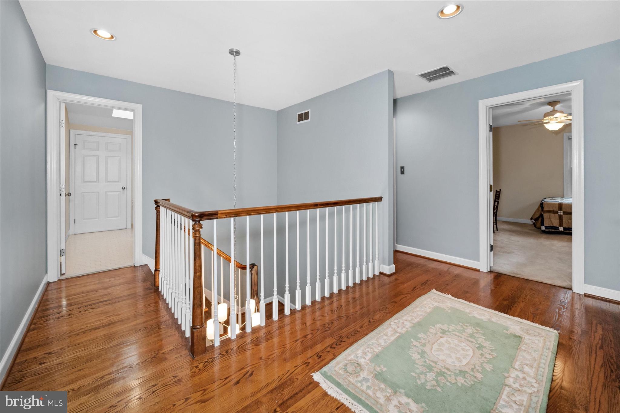 LARCHMONT - Residential