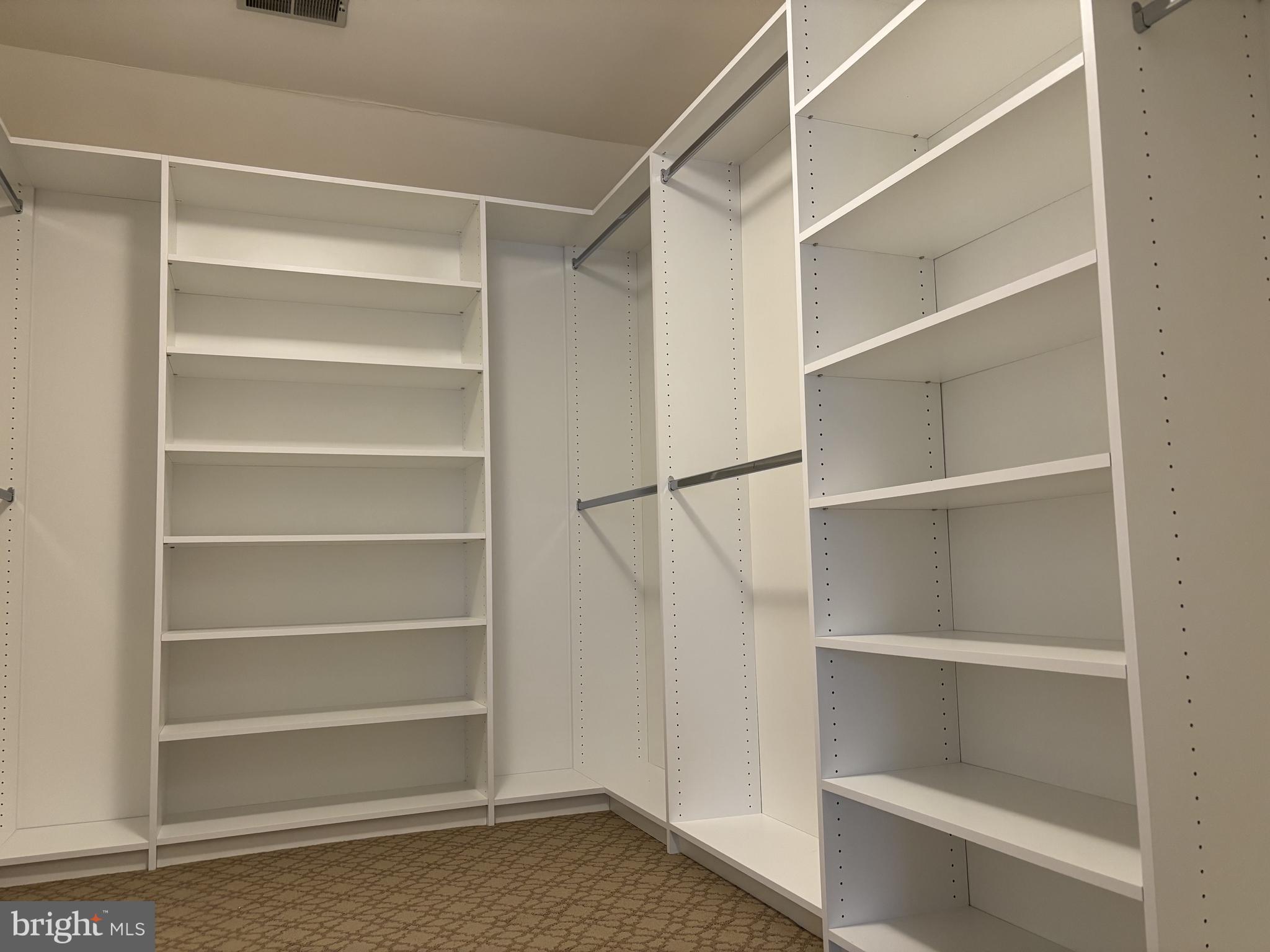 LARCHMONT - Residential