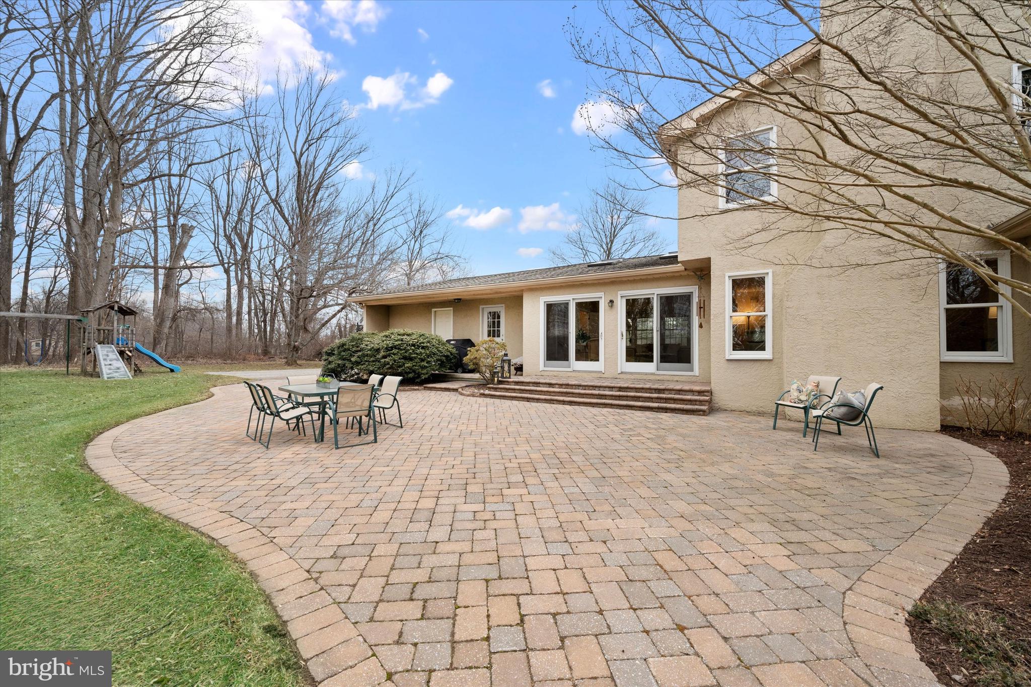 LARCHMONT - Residential