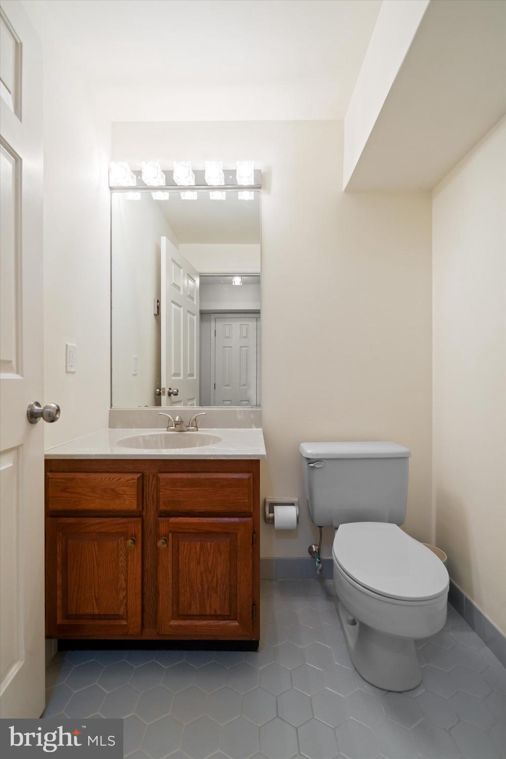 LARCHMONT - Residential