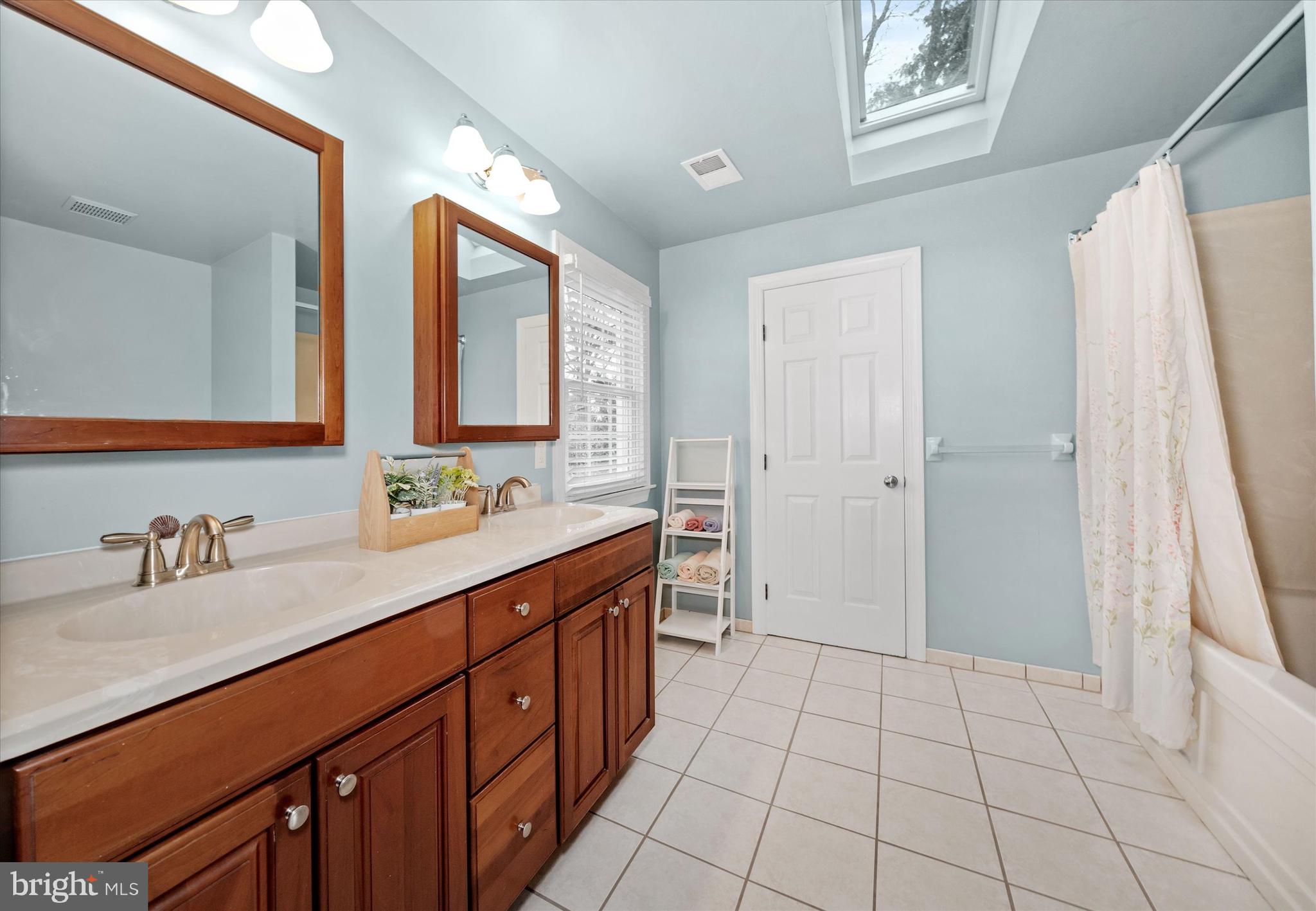 LARCHMONT - Residential