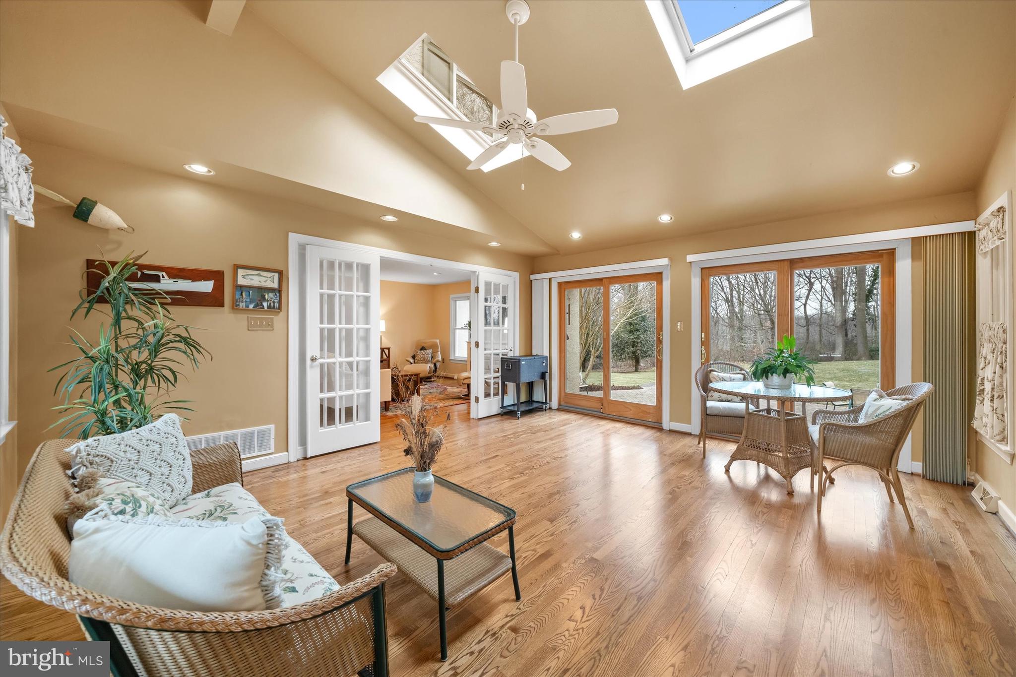 LARCHMONT - Residential