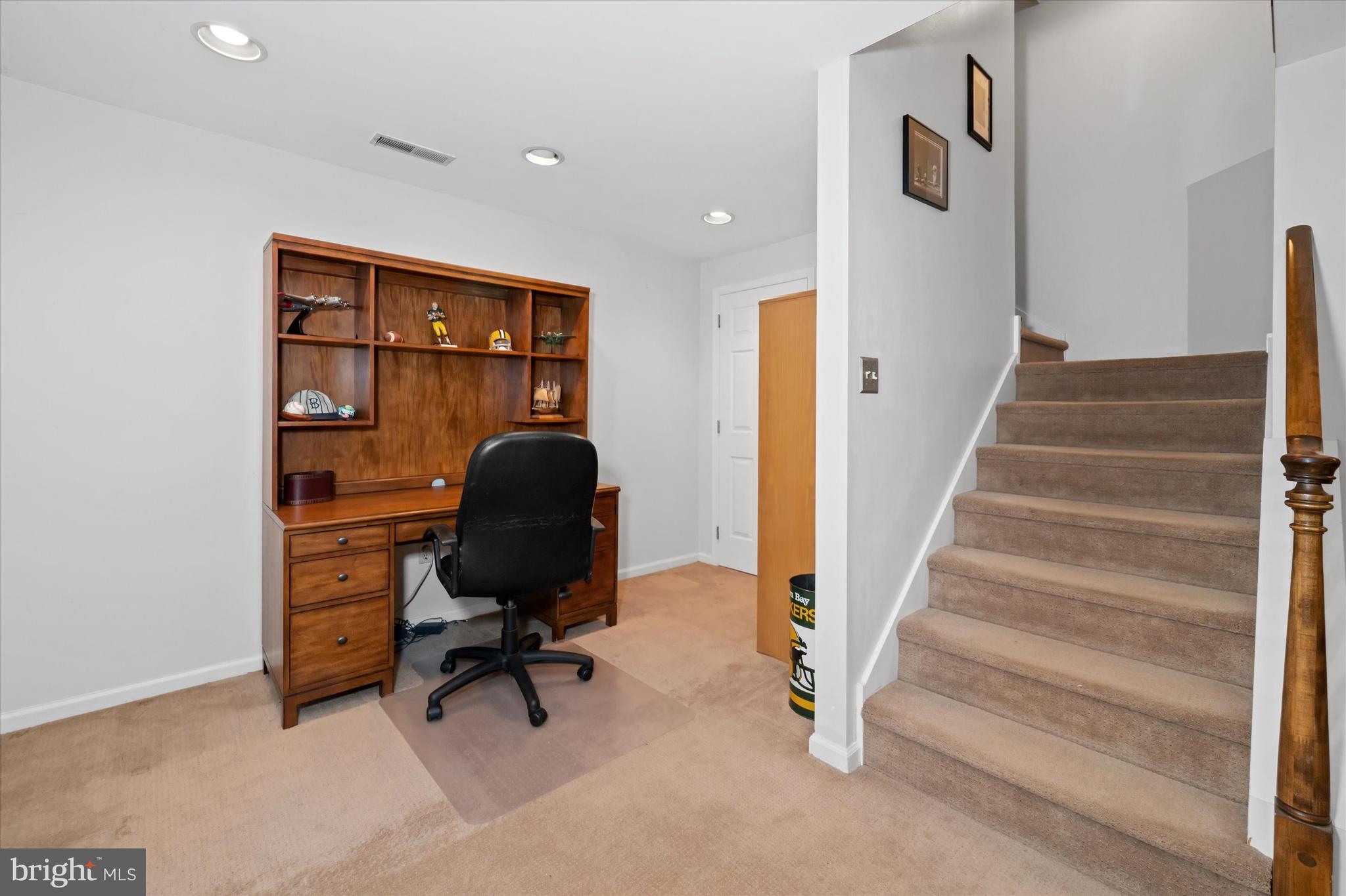 LARCHMONT - Residential