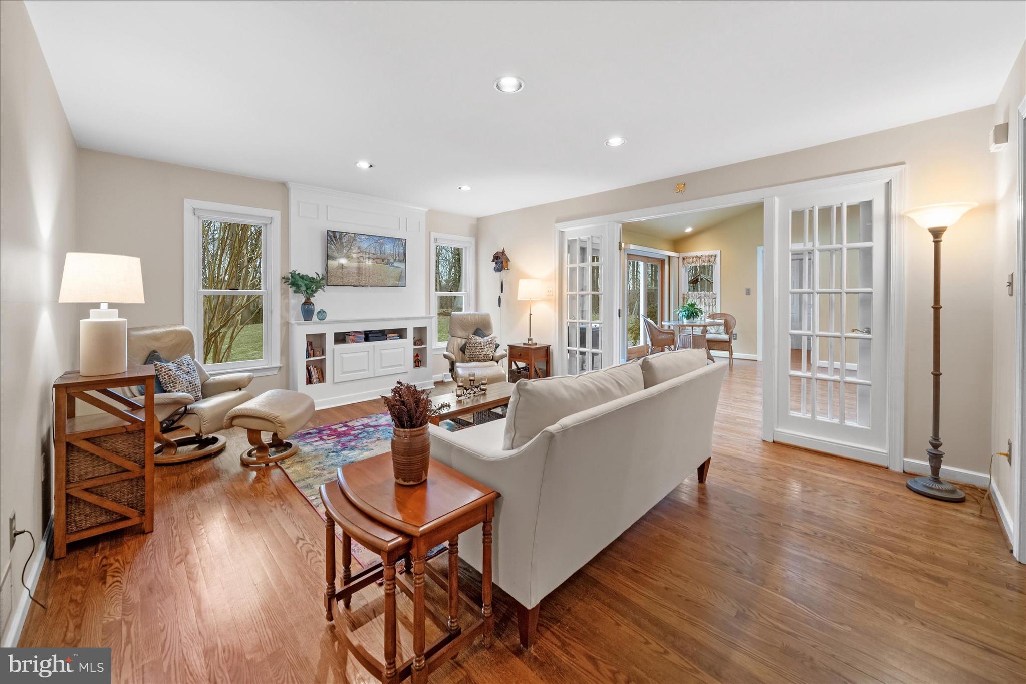 LARCHMONT - Residential