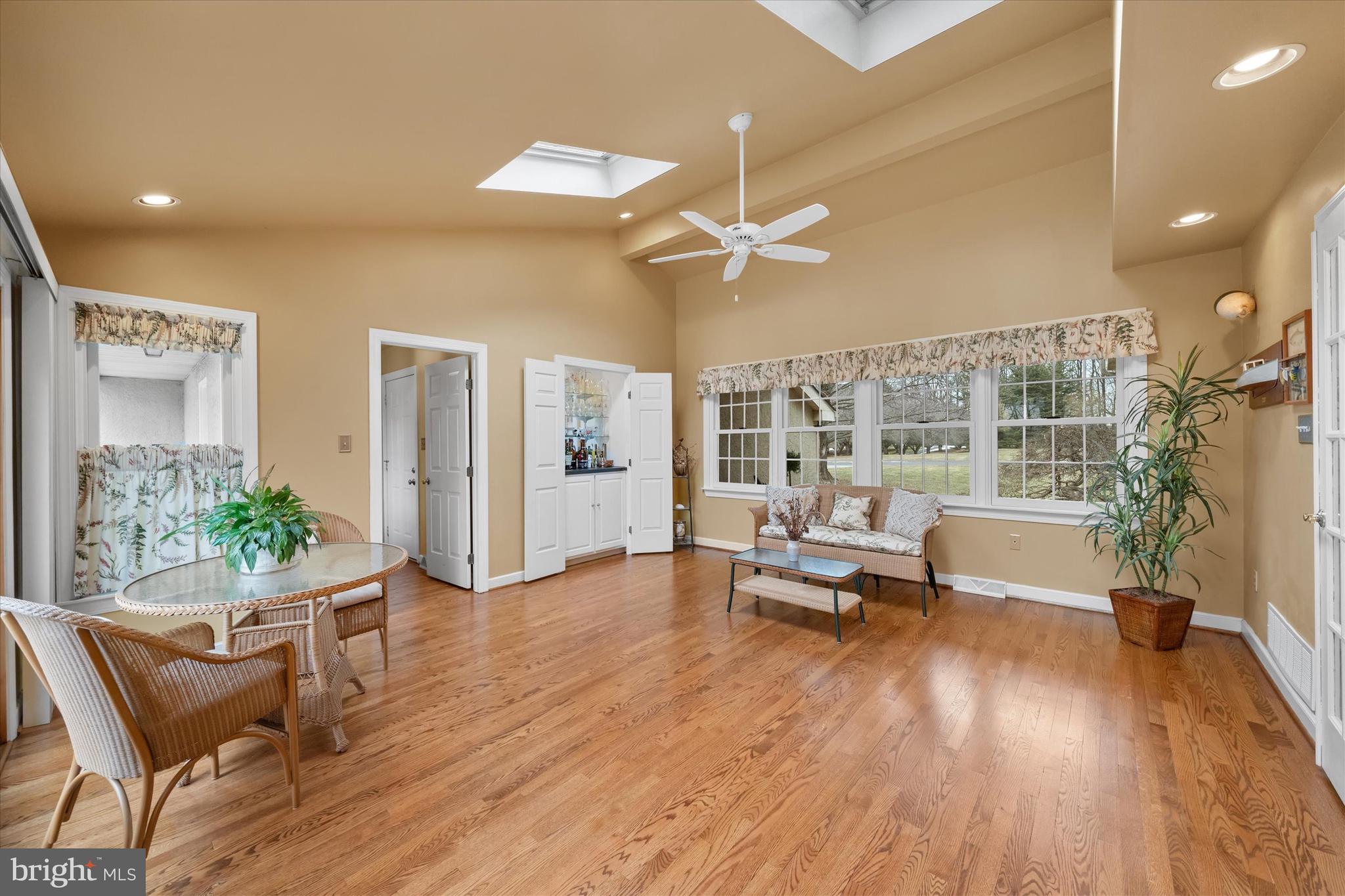 LARCHMONT - Residential