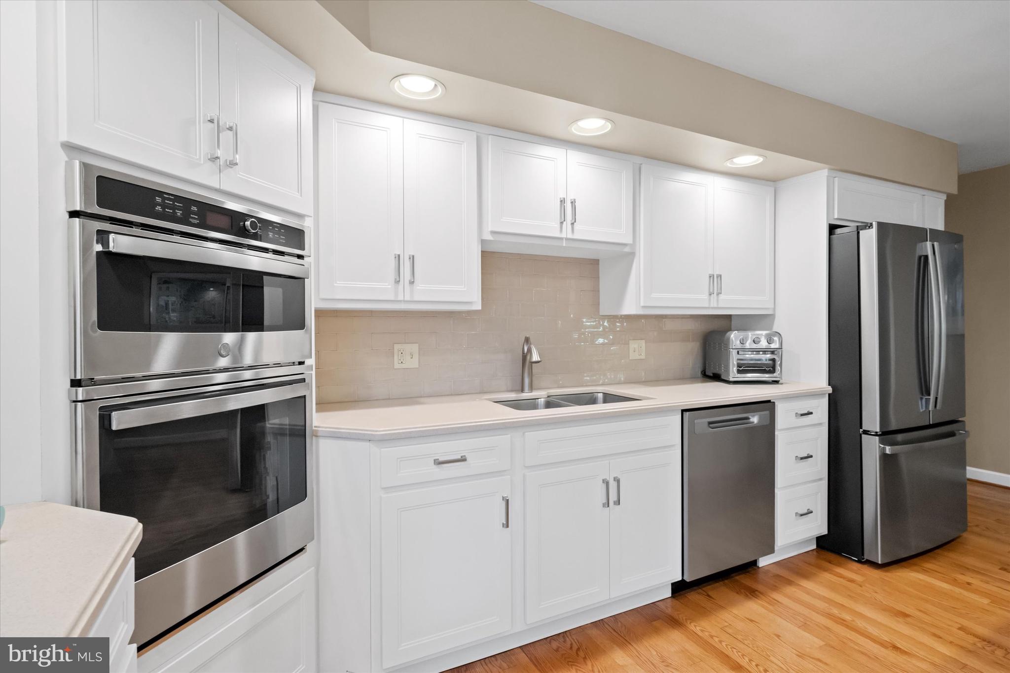 LARCHMONT - Residential