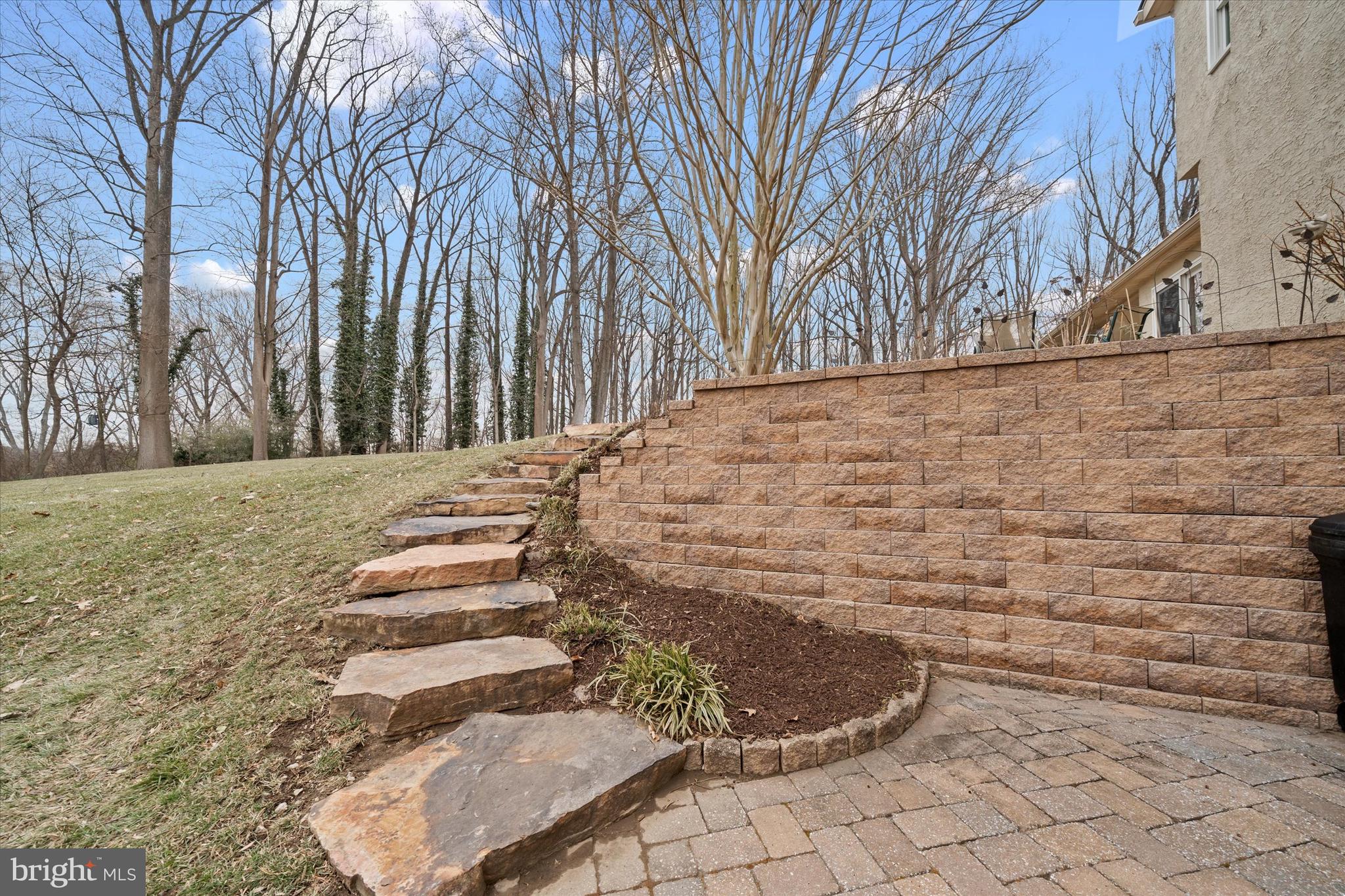 LARCHMONT - Residential