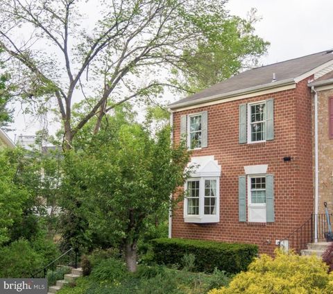 Townhouse For Sale - 39 Sunnyvale Court<br/> COCKEYSVILLE, MD 21030