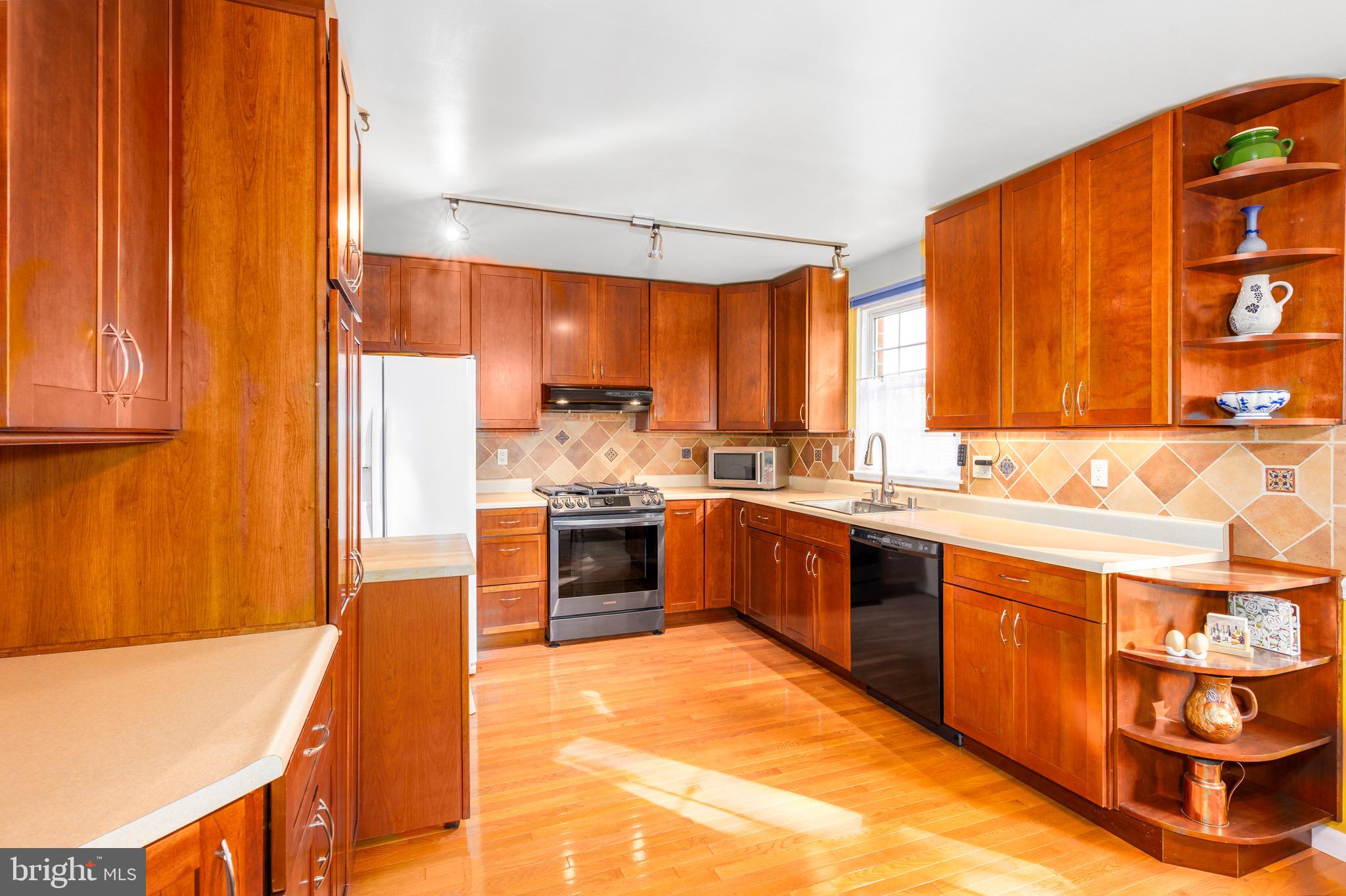 HUNT MEADOW - Residential