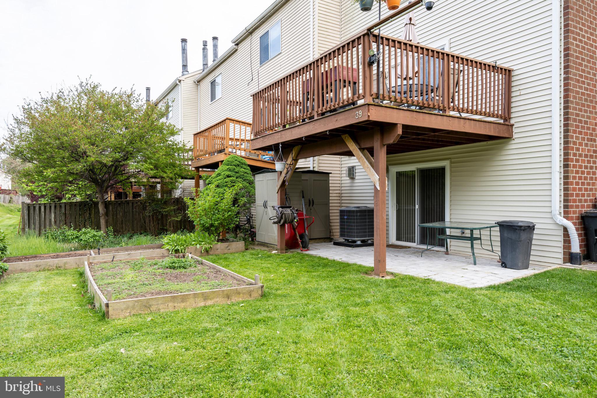HUNT MEADOW - Residential