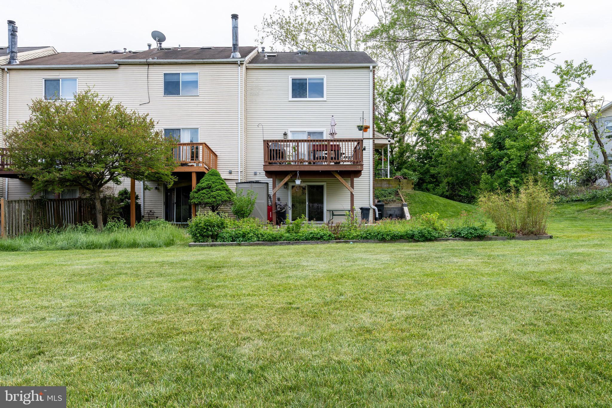 HUNT MEADOW - Residential