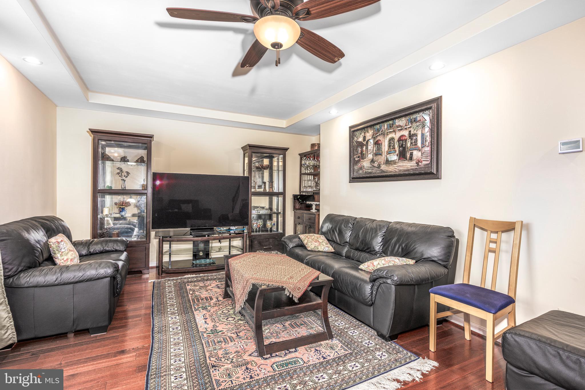 HUNT MEADOW - Residential