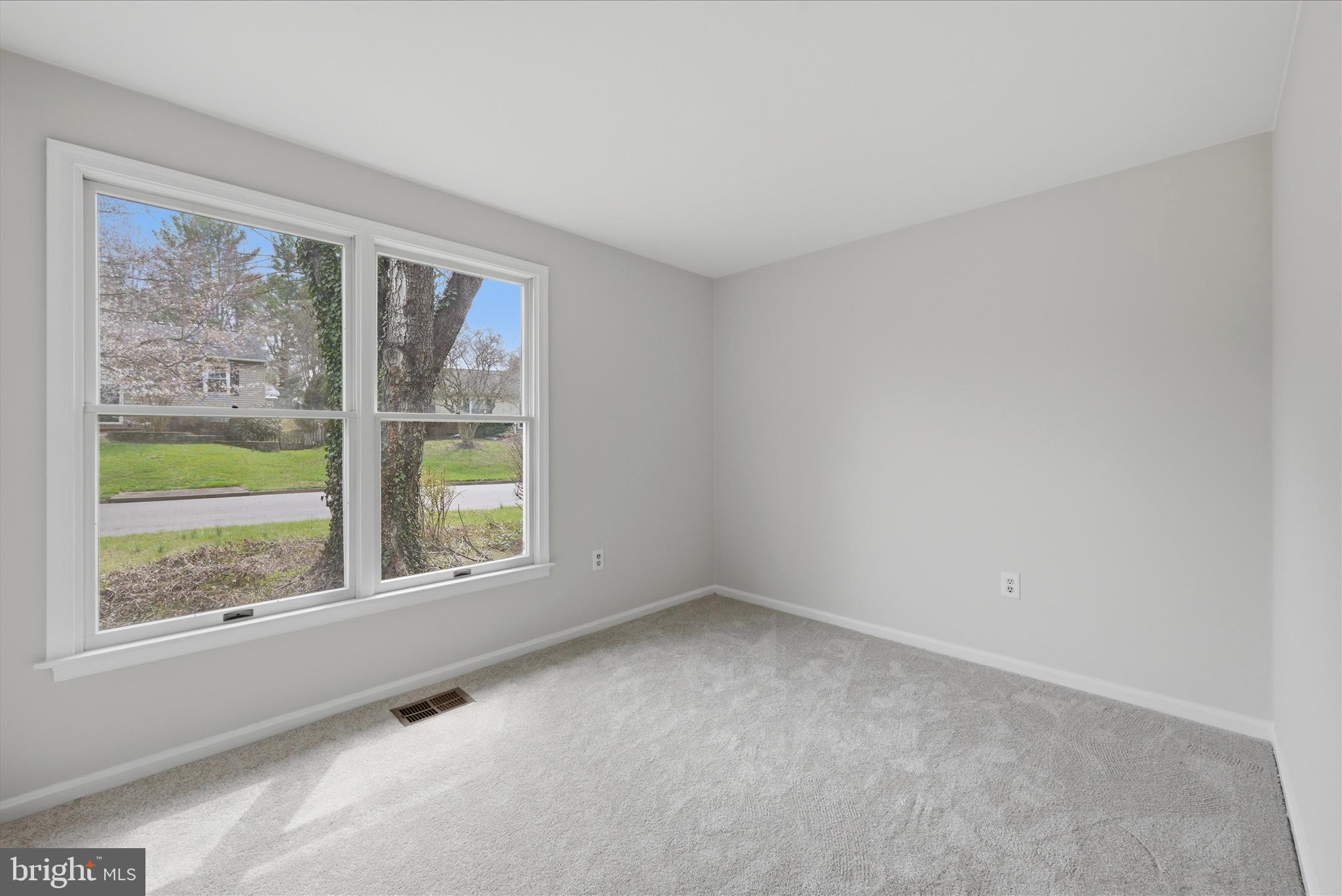 HAMILTON KNOLLS - Residential