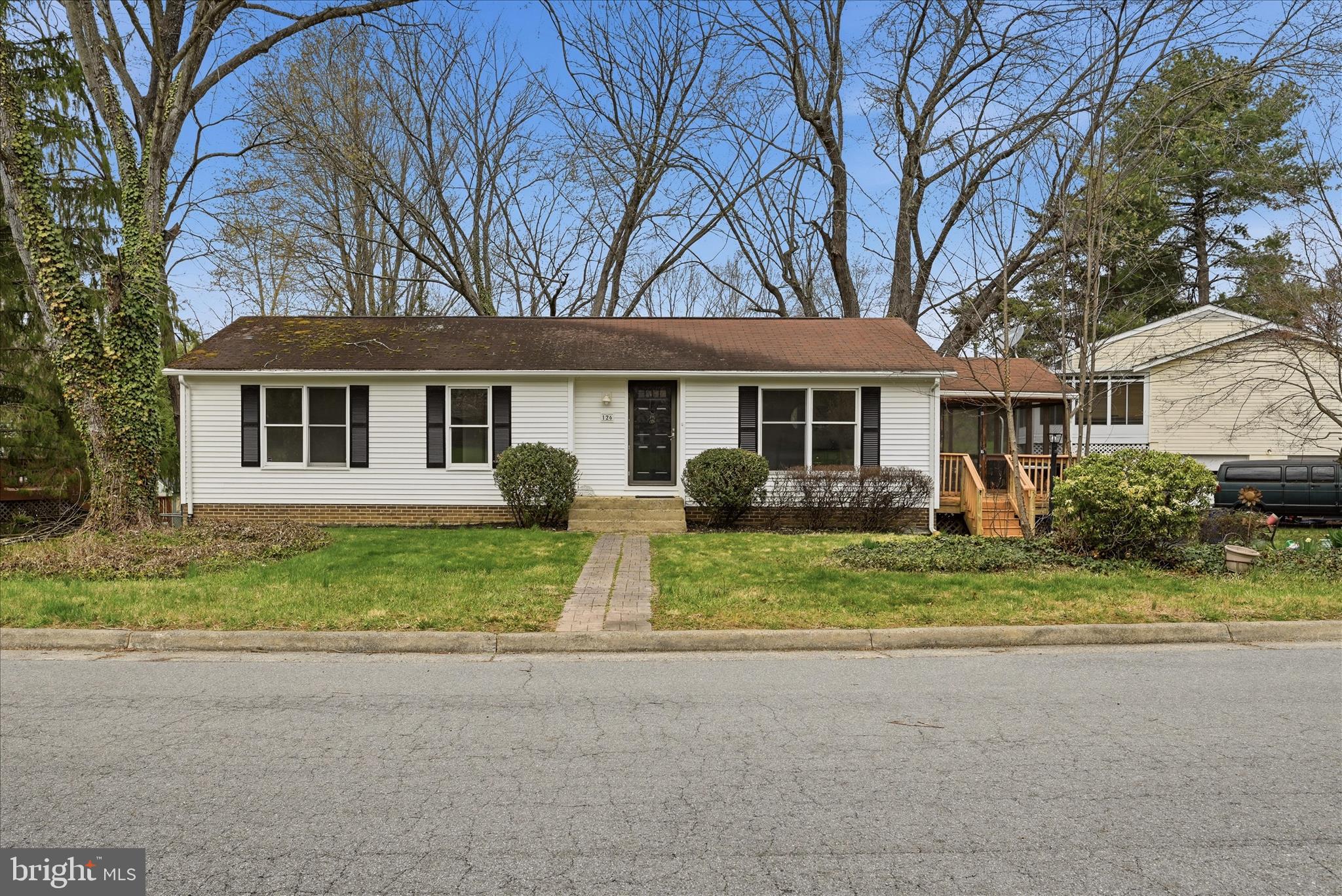 HAMILTON KNOLLS - Residential