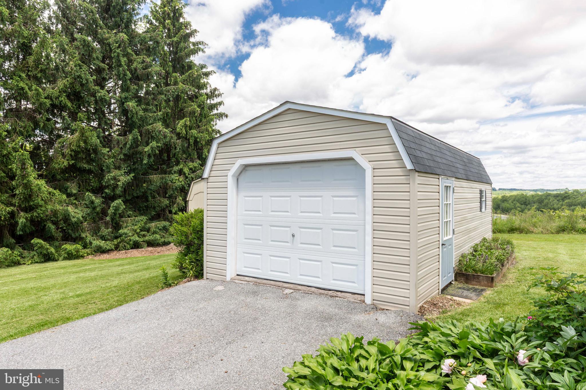 ROUGH N TUMBLE ACRES - Residential