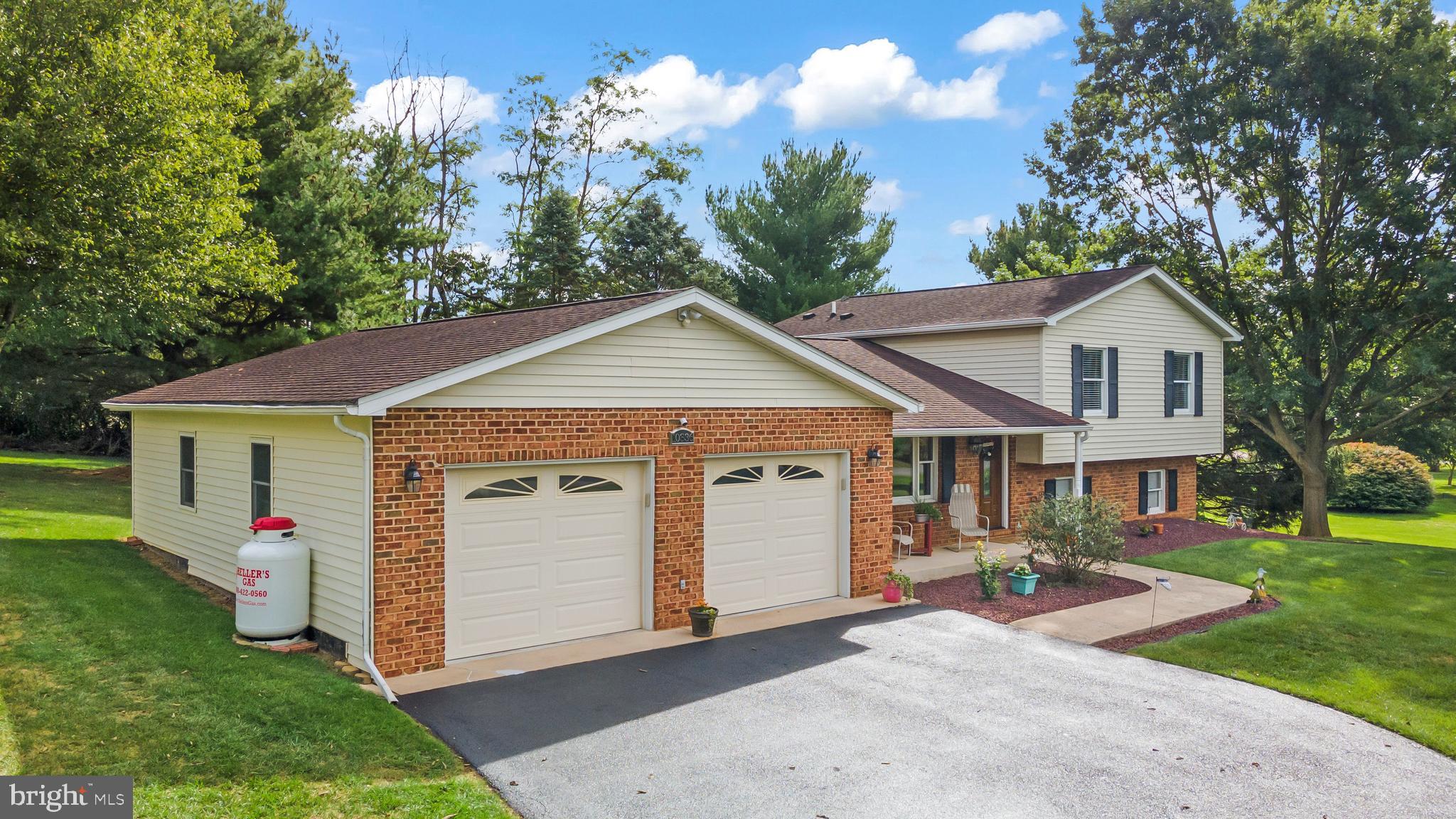 ROCKY SPRING ACRES - Residential