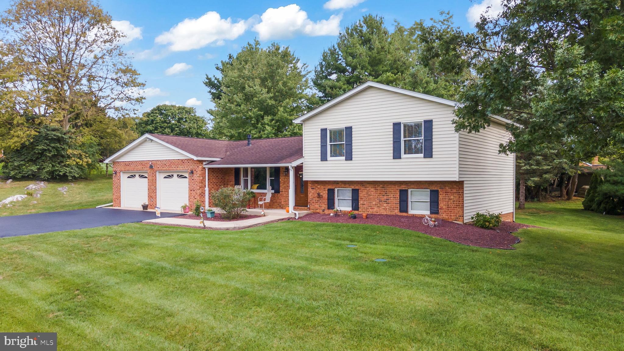 ROCKY SPRING ACRES - Residential