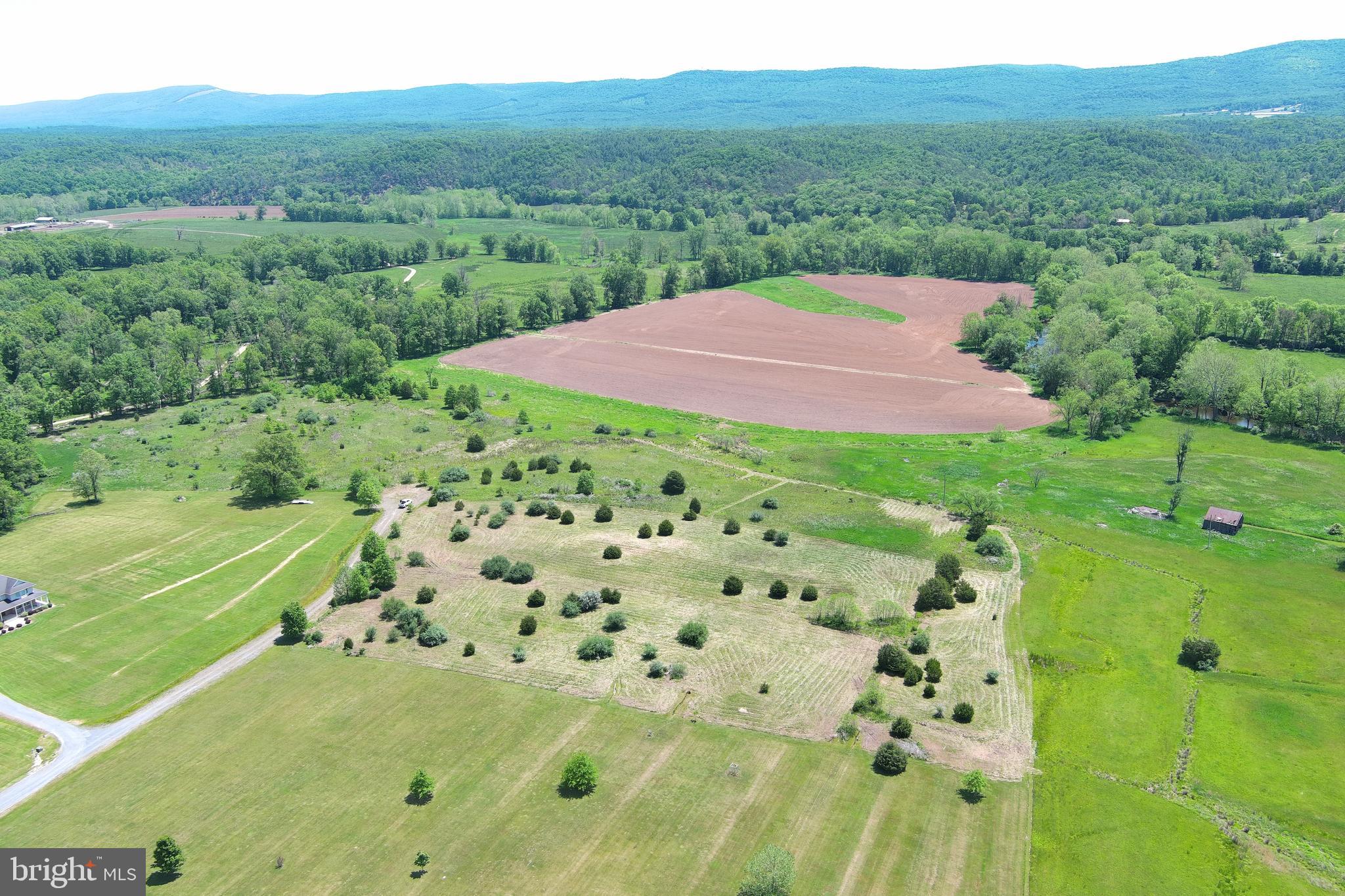 THE HIGHLANDS - Land