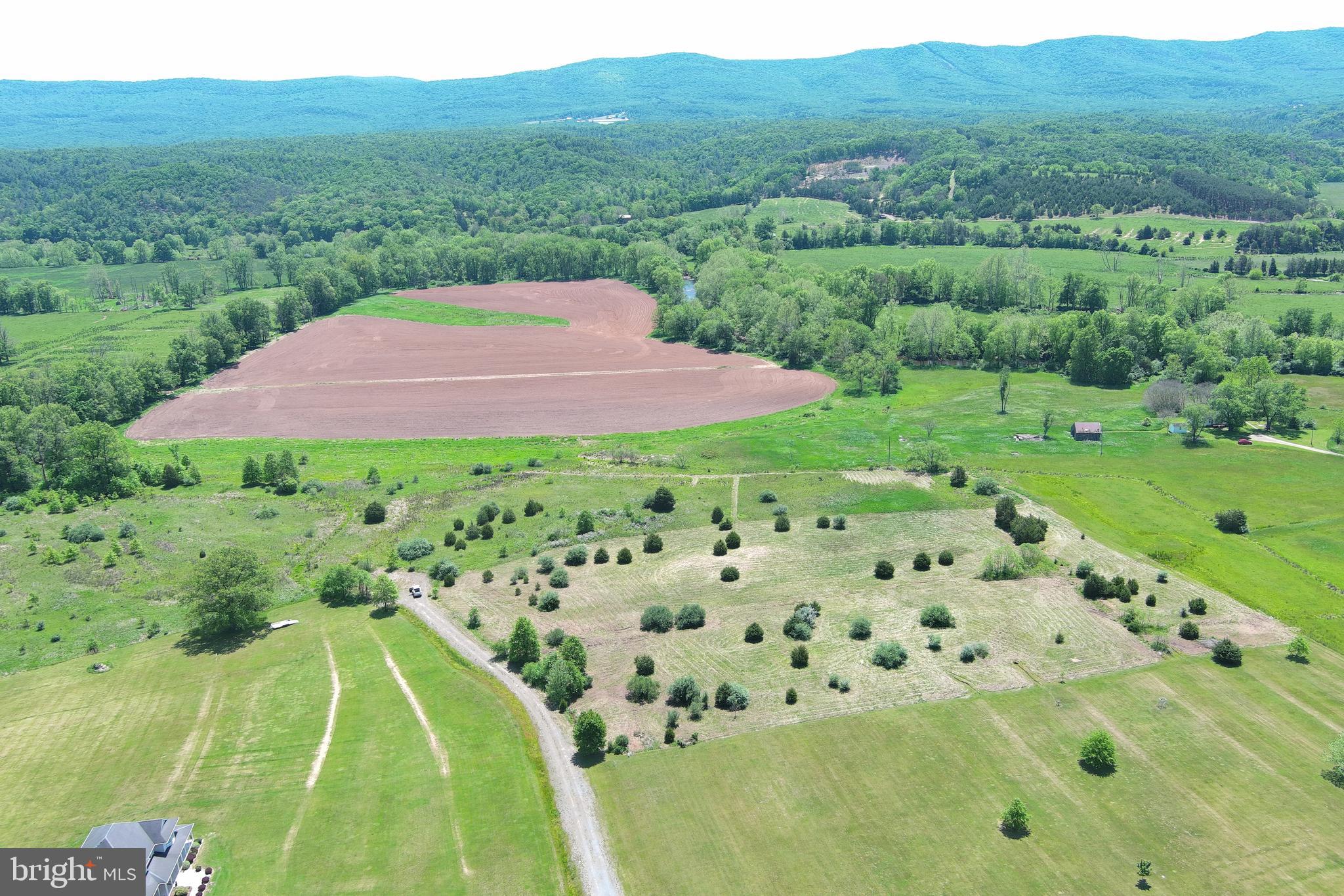 THE HIGHLANDS - Land