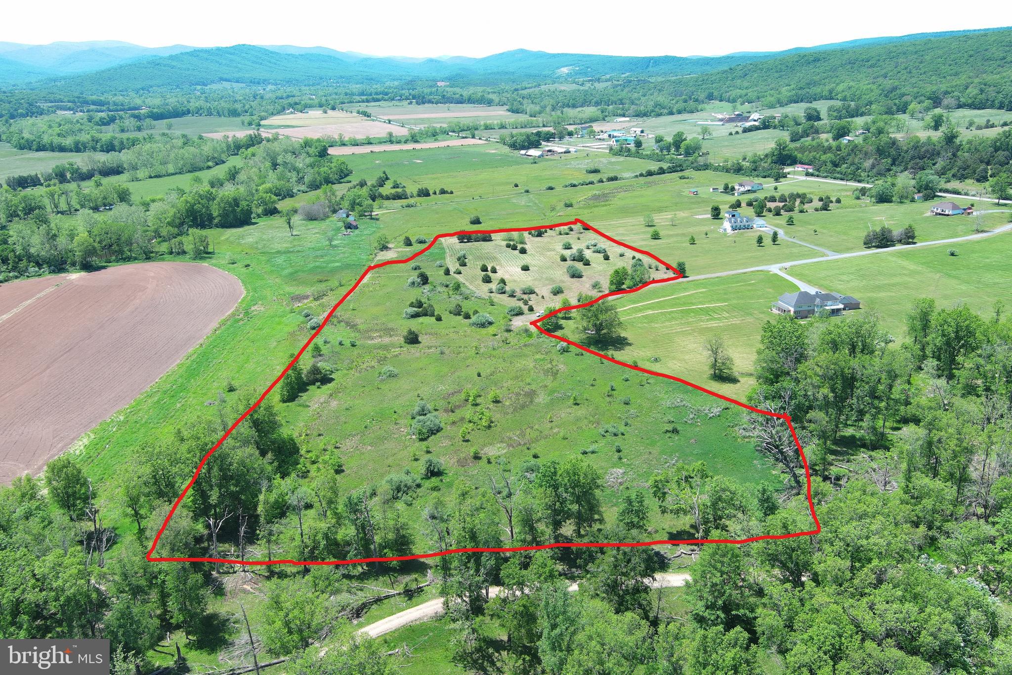 THE HIGHLANDS - Land