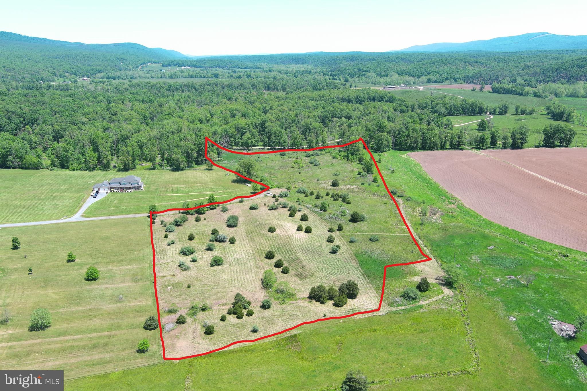 THE HIGHLANDS - Land