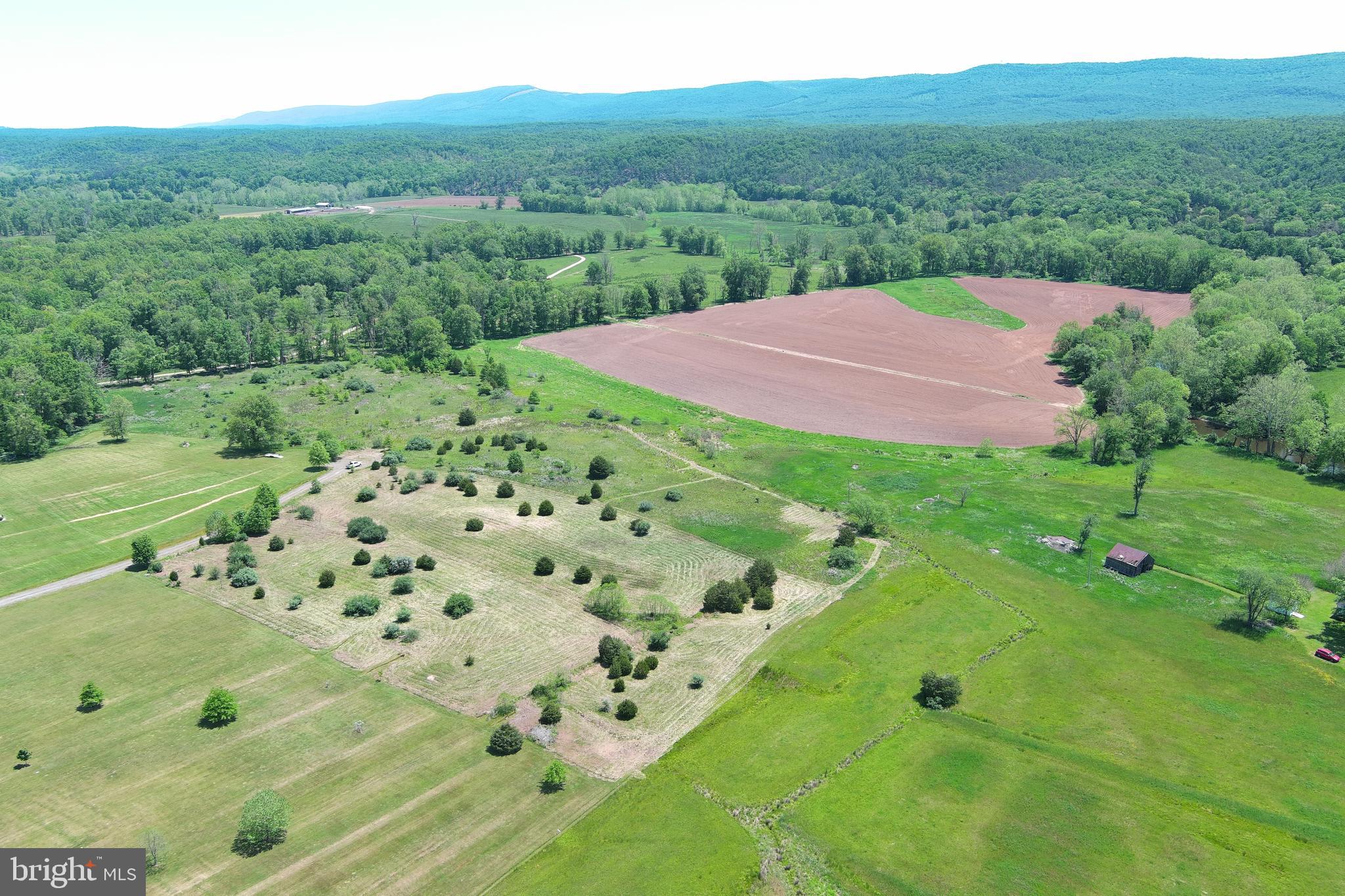 THE HIGHLANDS - Land