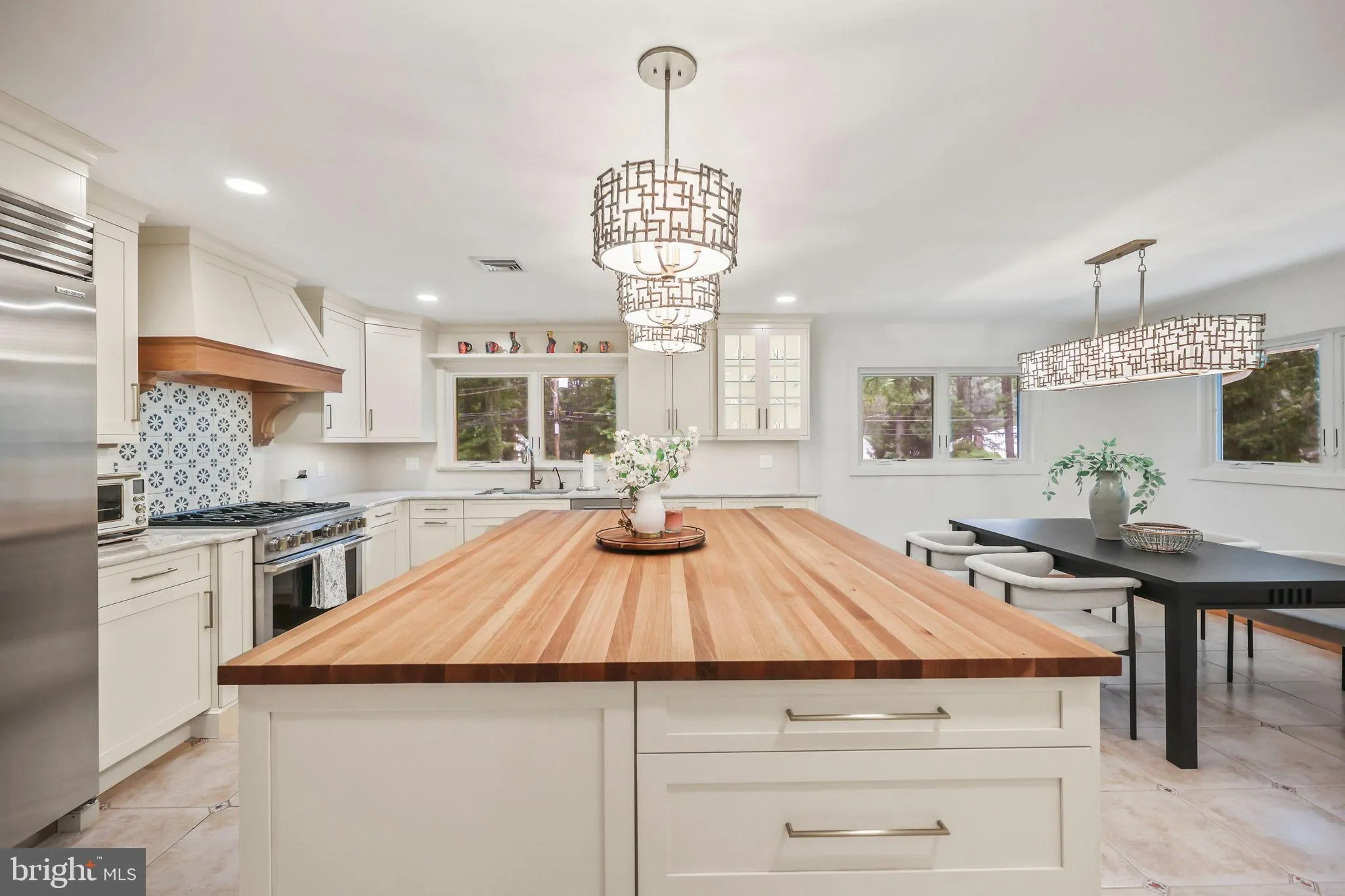 Edison, New Jersey 08820, United States, 6 Bedrooms Bedrooms, ,5 BathroomsBathrooms,Residential,Active,199081