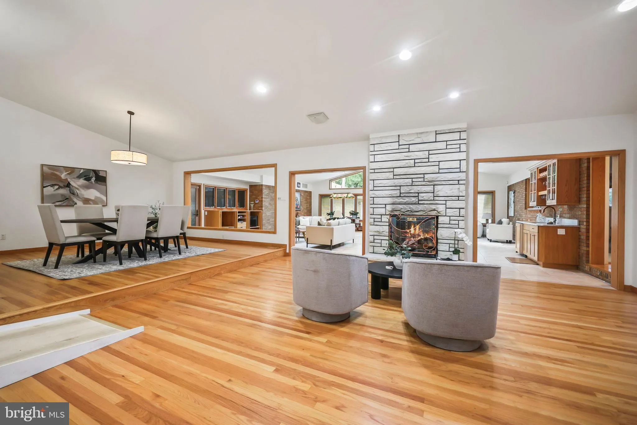 Edison, New Jersey 08820, United States, 6 Bedrooms Bedrooms, ,5 BathroomsBathrooms,Residential,Active,199081