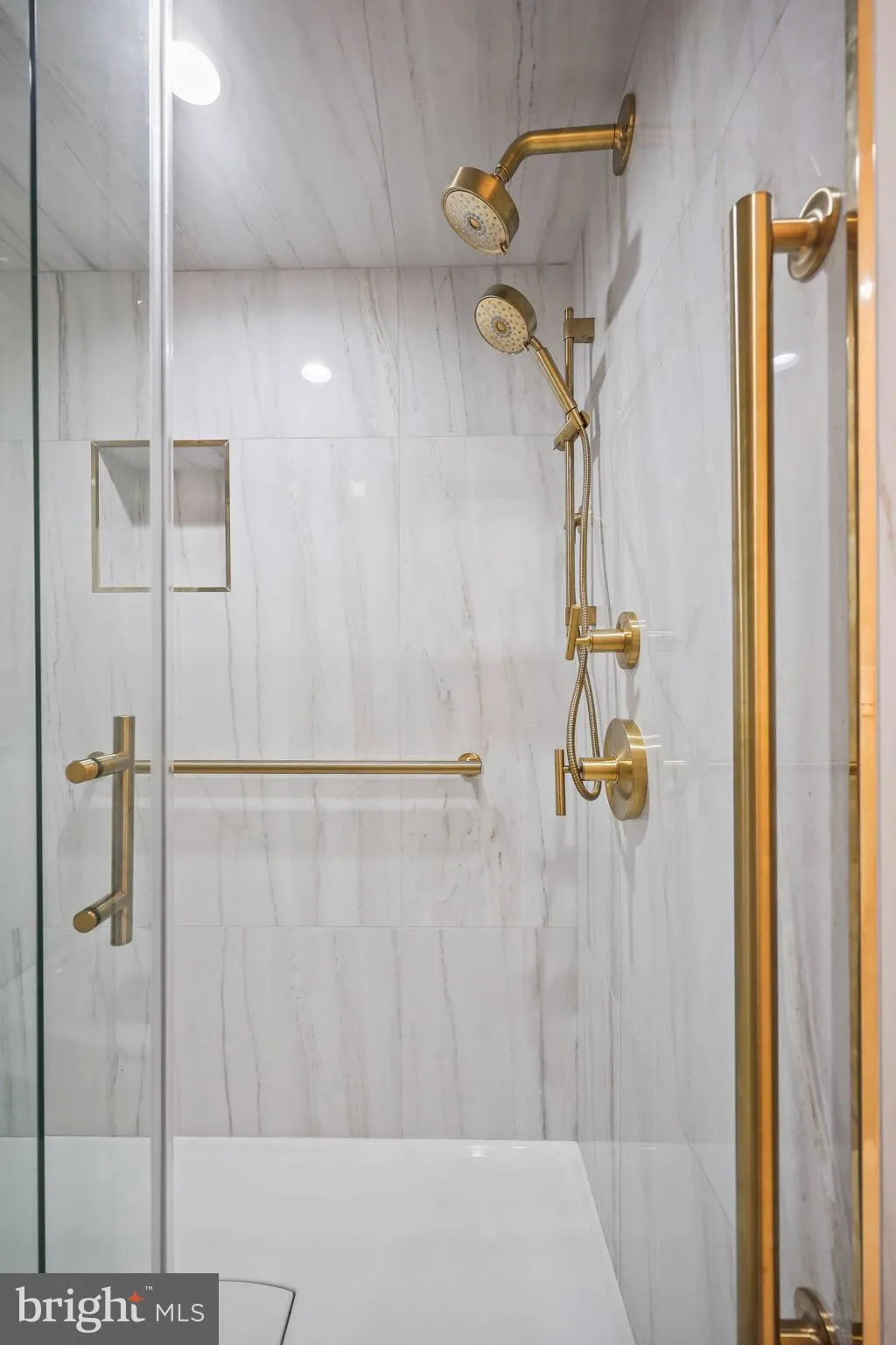 Edison, New Jersey 08820, United States, 6 Bedrooms Bedrooms, ,5 BathroomsBathrooms,Residential,Active,199081