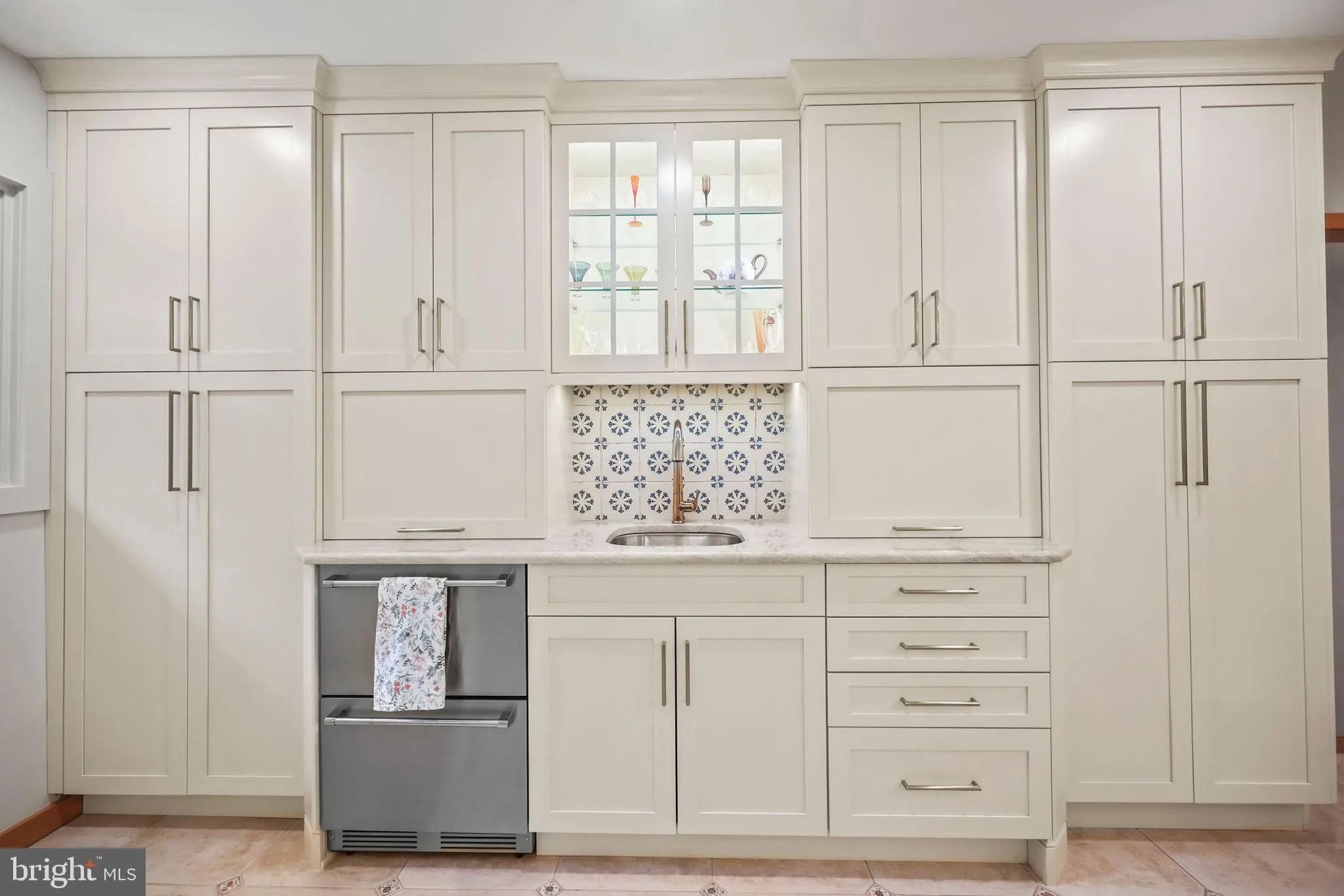 Edison, New Jersey 08820, United States, 6 Bedrooms Bedrooms, ,5 BathroomsBathrooms,Residential,Active,199081