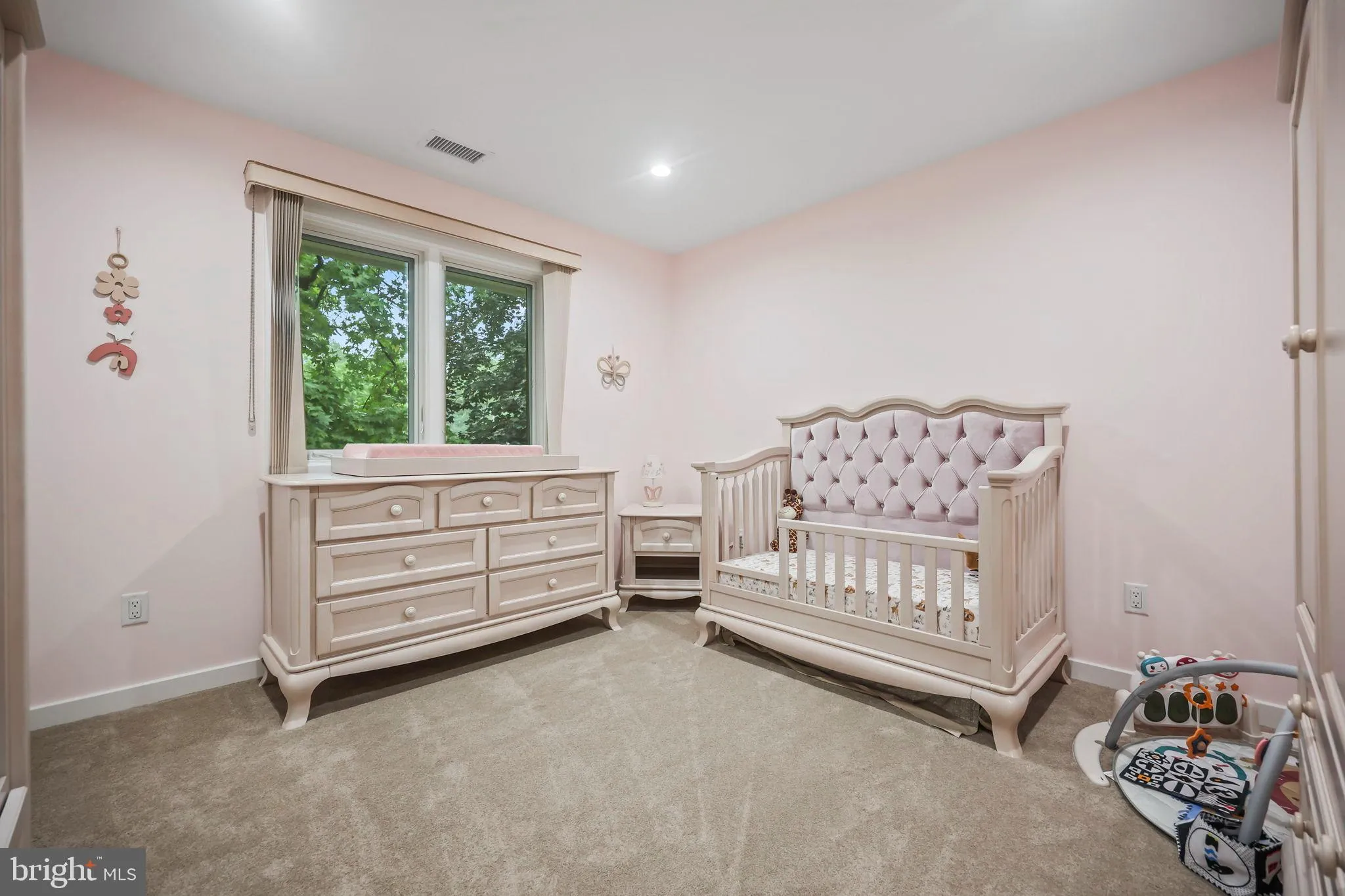 Edison, New Jersey 08820, United States, 6 Bedrooms Bedrooms, ,5 BathroomsBathrooms,Residential,Active,199081